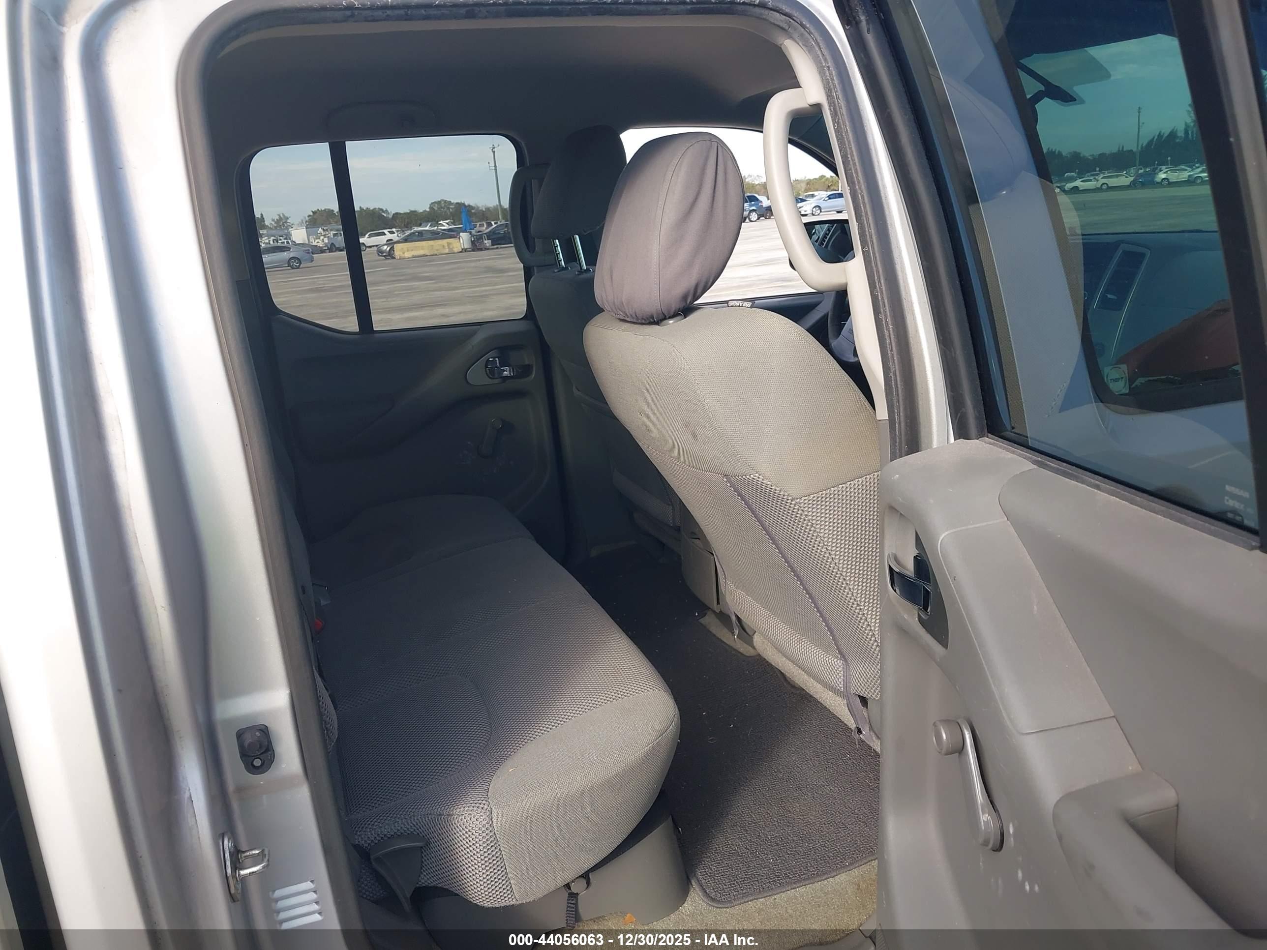 NISSAN FRONTIER image 8