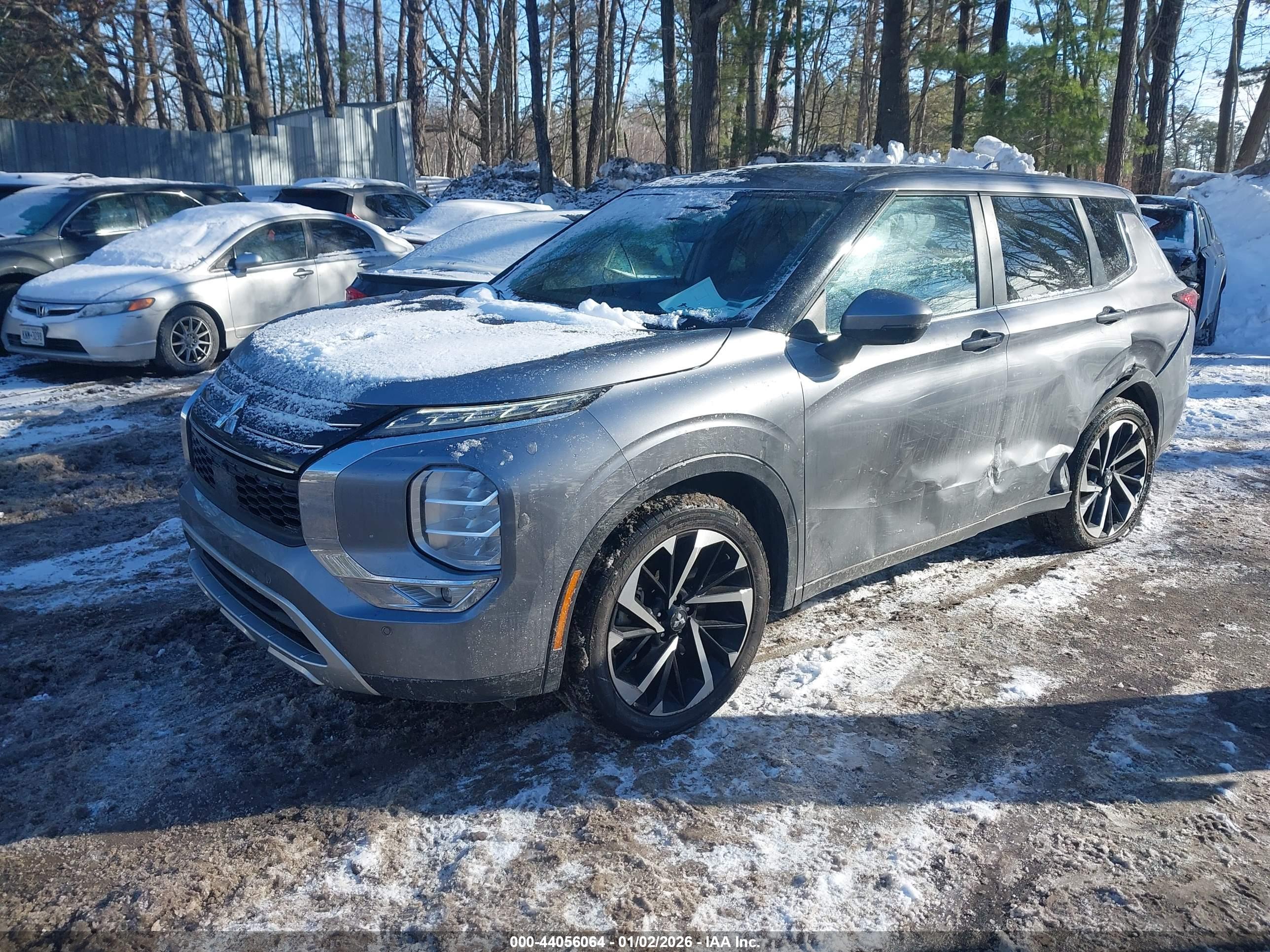 MITSUBISHI OUTLANDER image 2