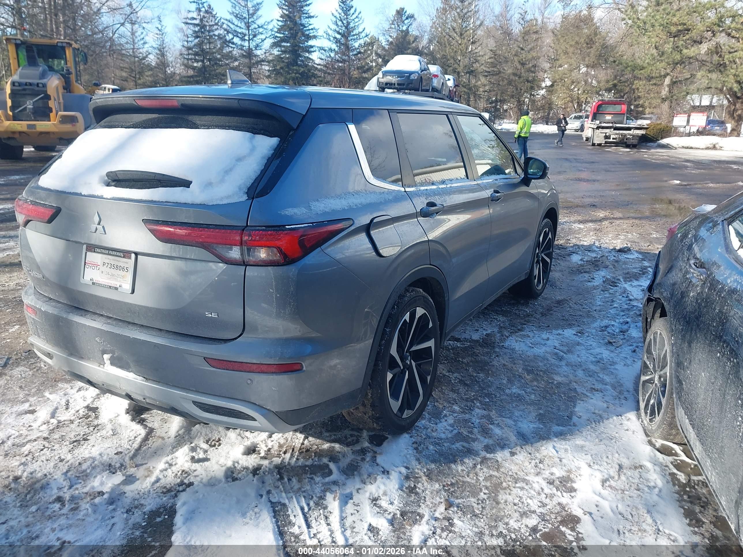 MITSUBISHI OUTLANDER image 4