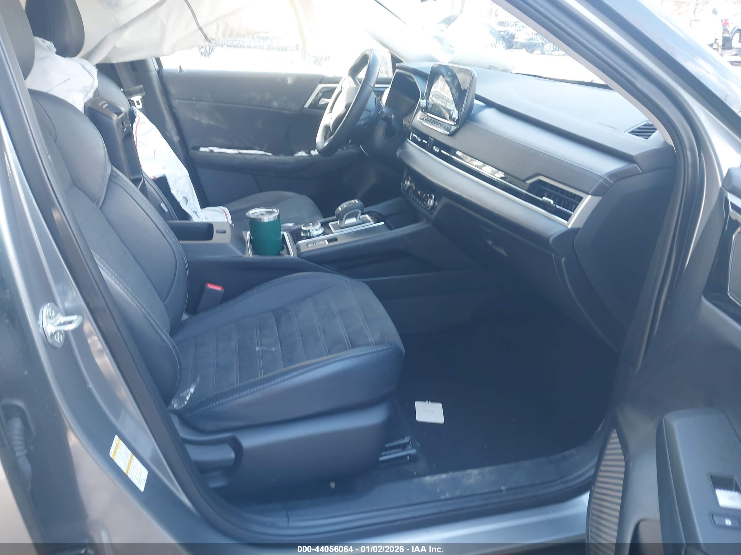 MITSUBISHI OUTLANDER image 5