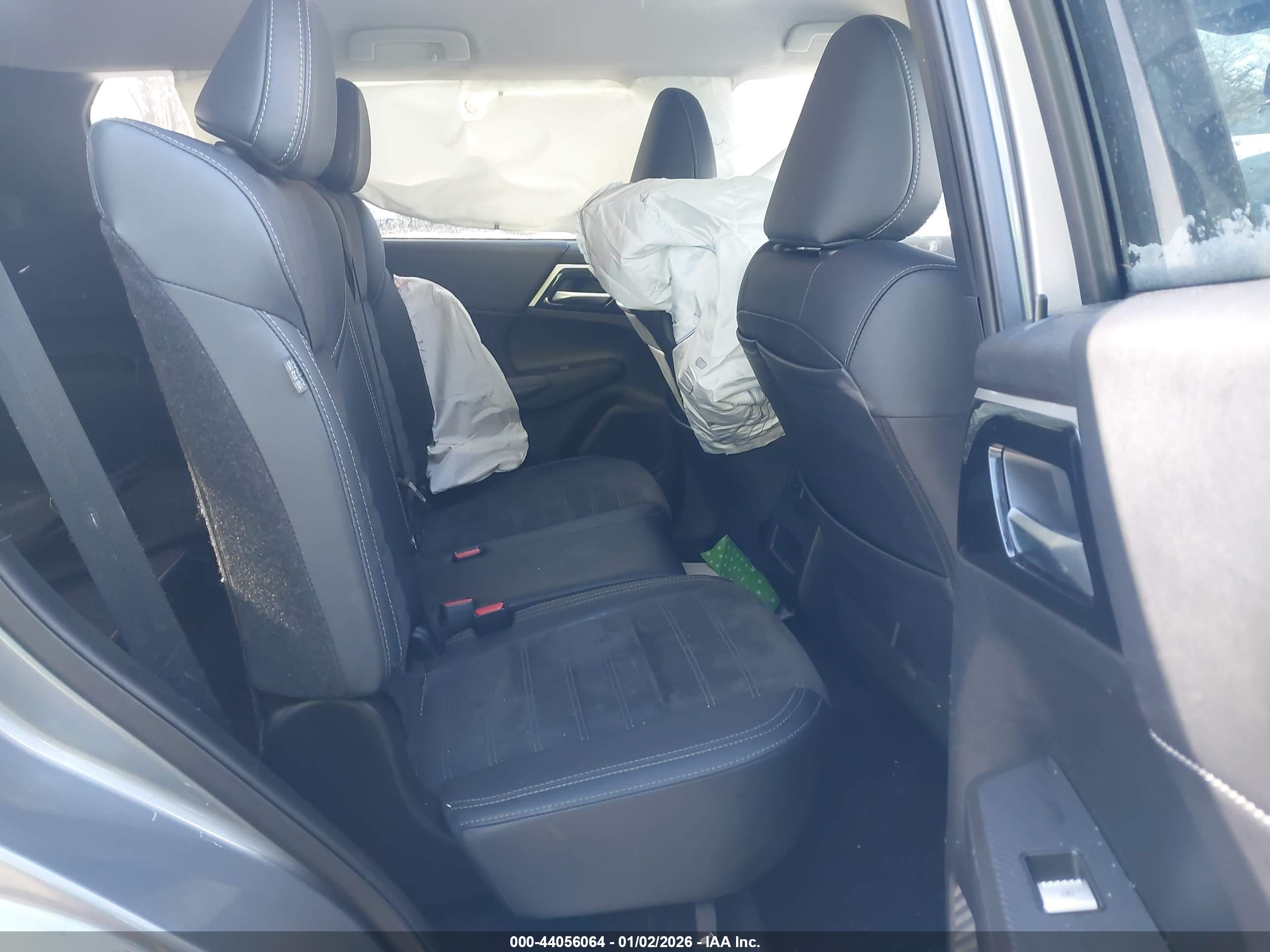MITSUBISHI OUTLANDER image 8
