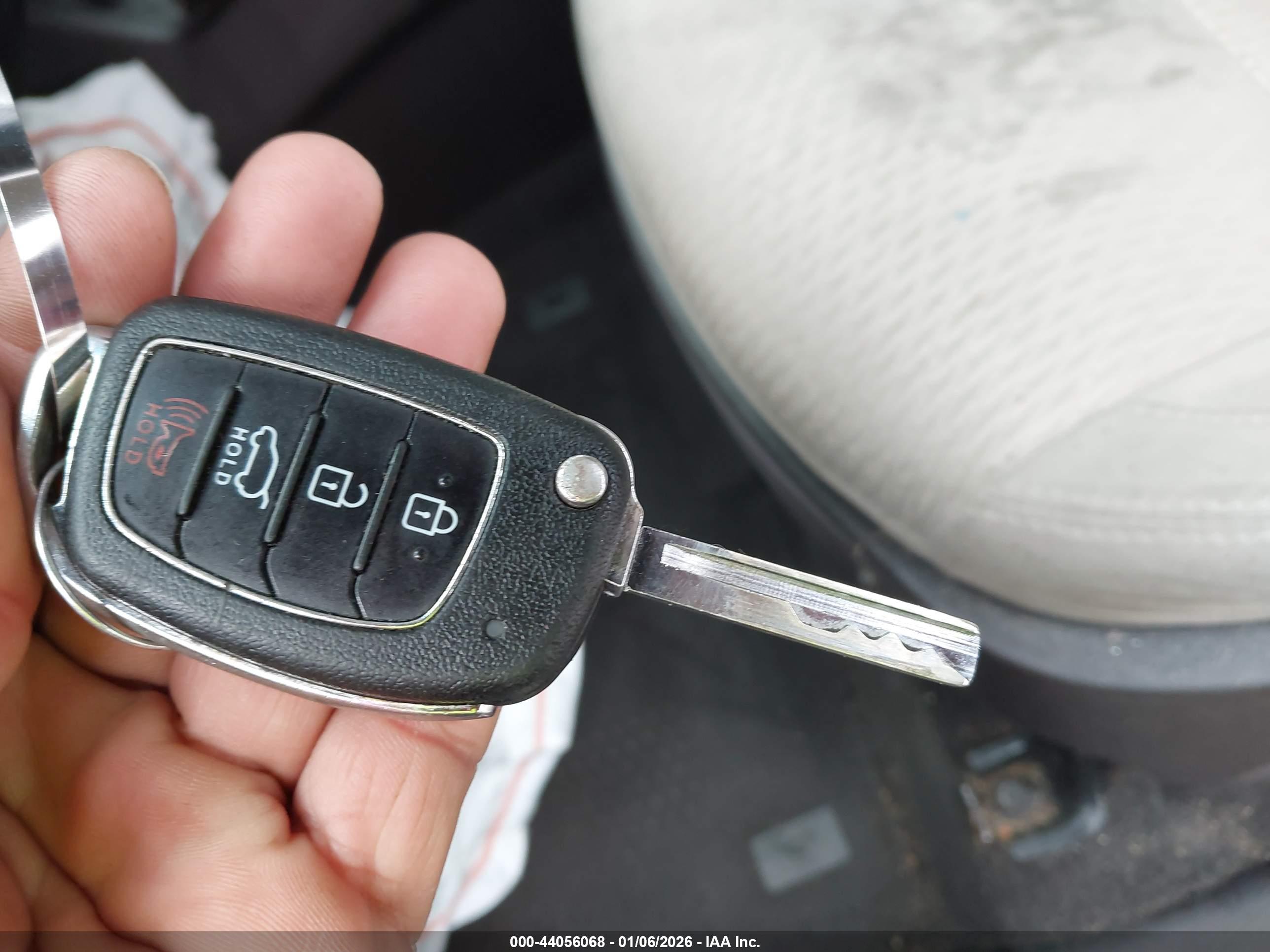 HYUNDAI SANTA image 11