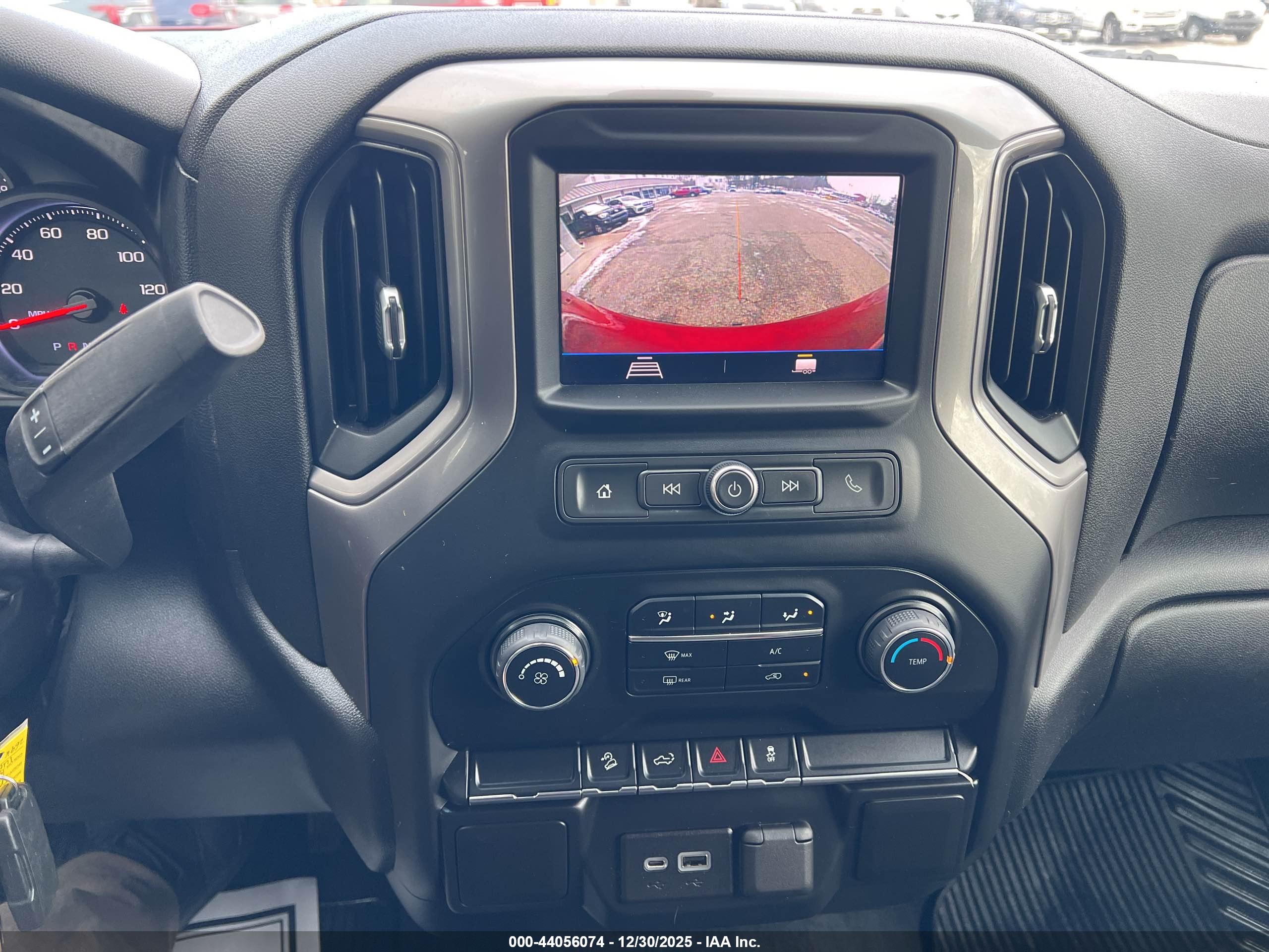 CHEVROLET SILVERADO image 6