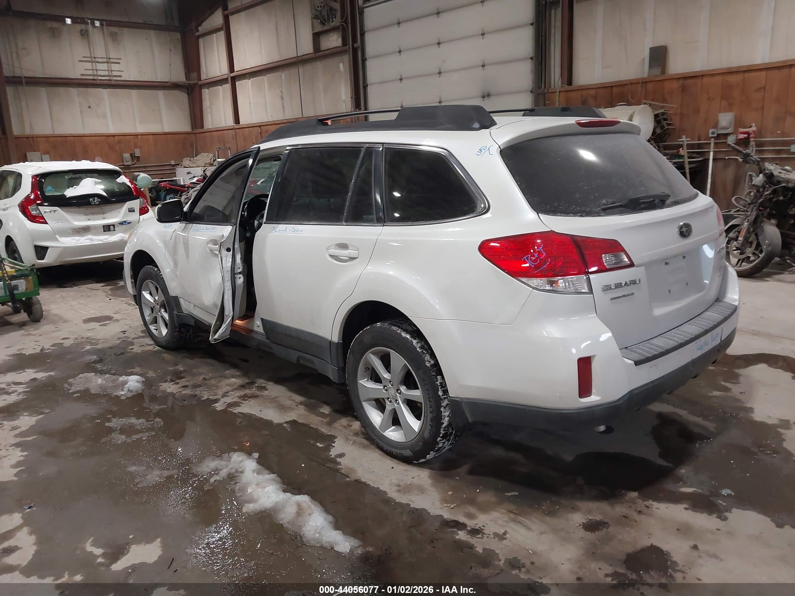 SUBARU OUTBACK image 3