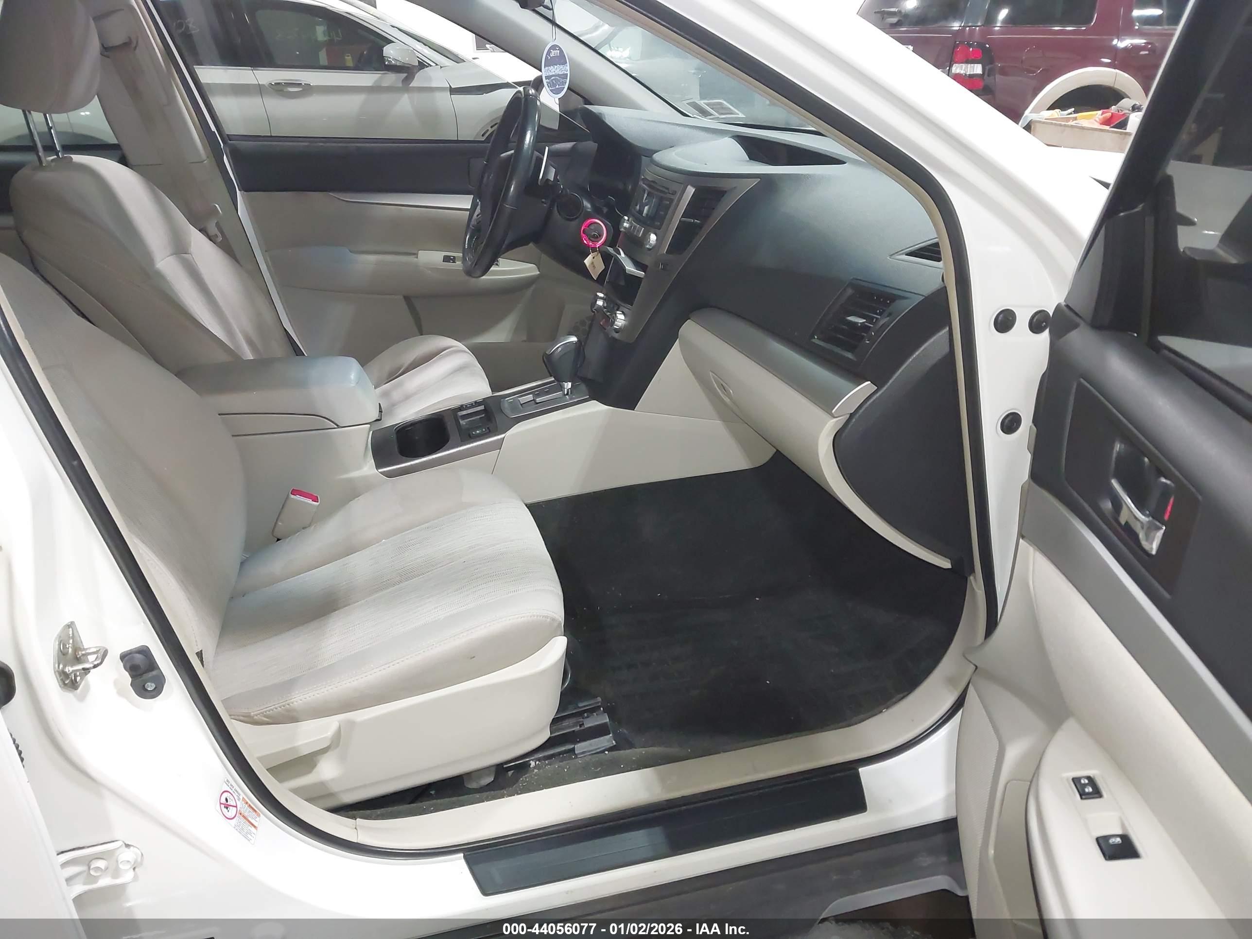 SUBARU OUTBACK image 5