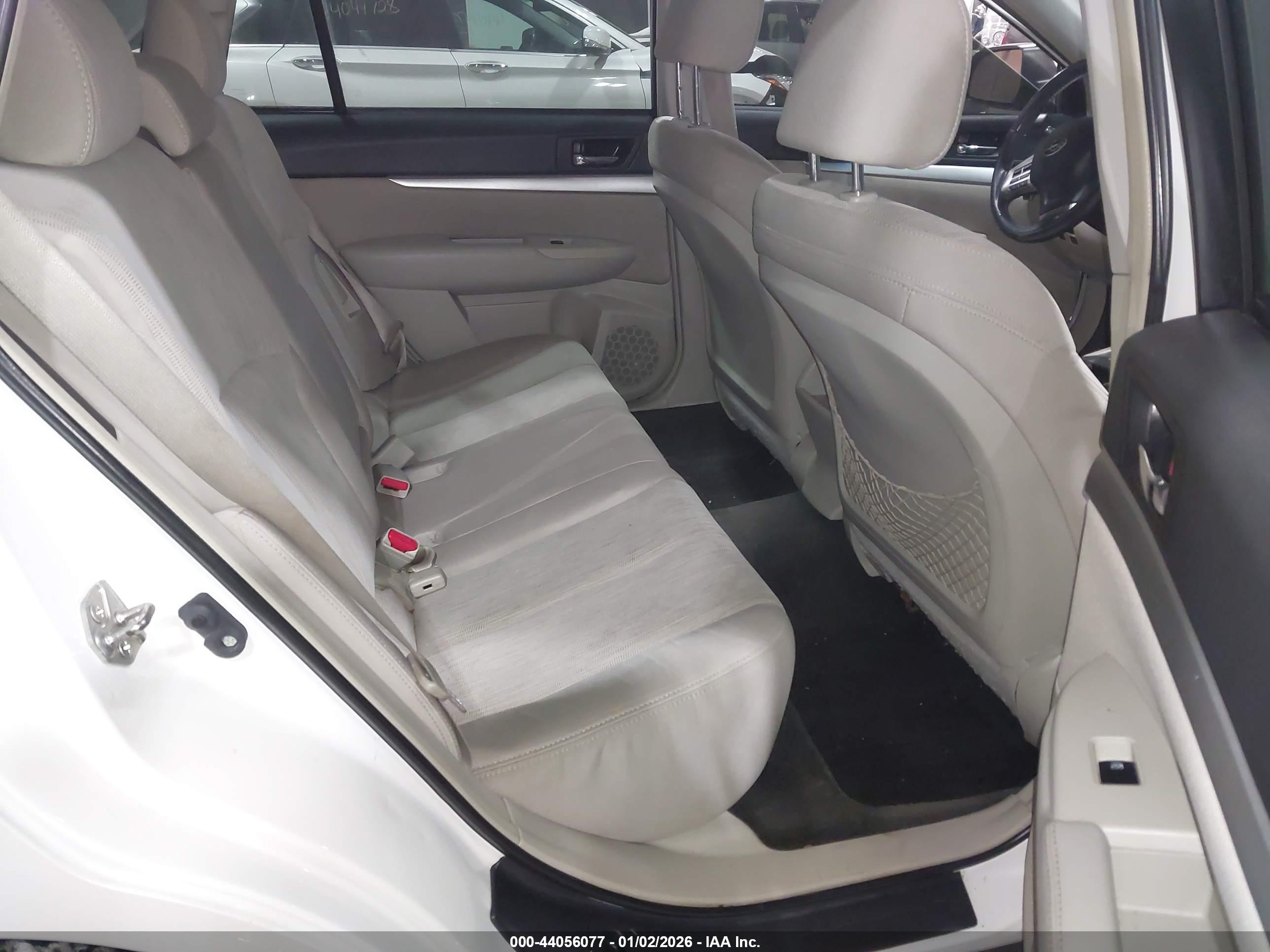 SUBARU OUTBACK image 8