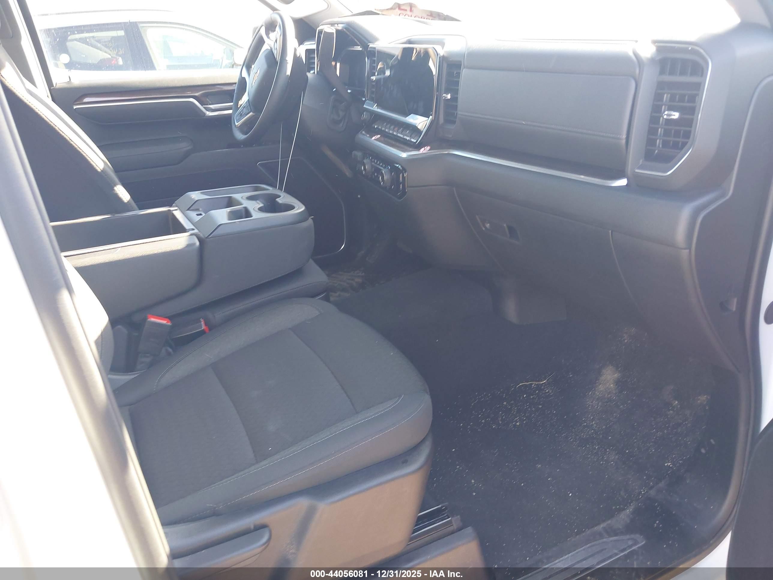 CHEVROLET SILVERADO image 5
