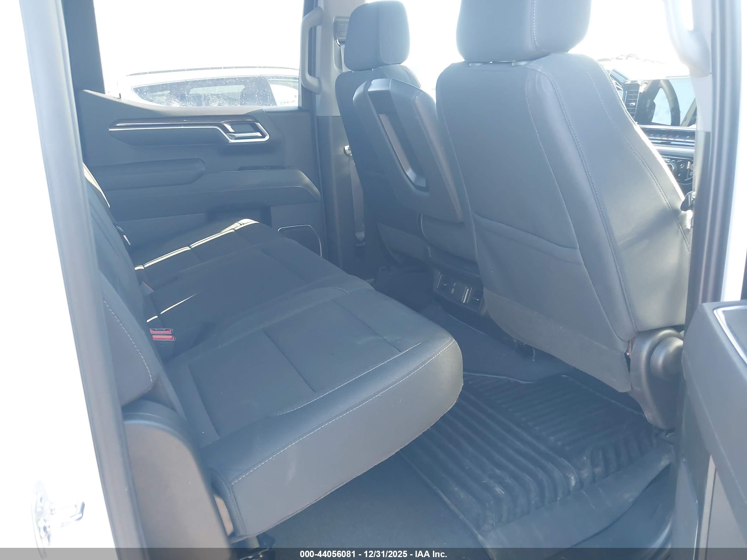 CHEVROLET SILVERADO image 8