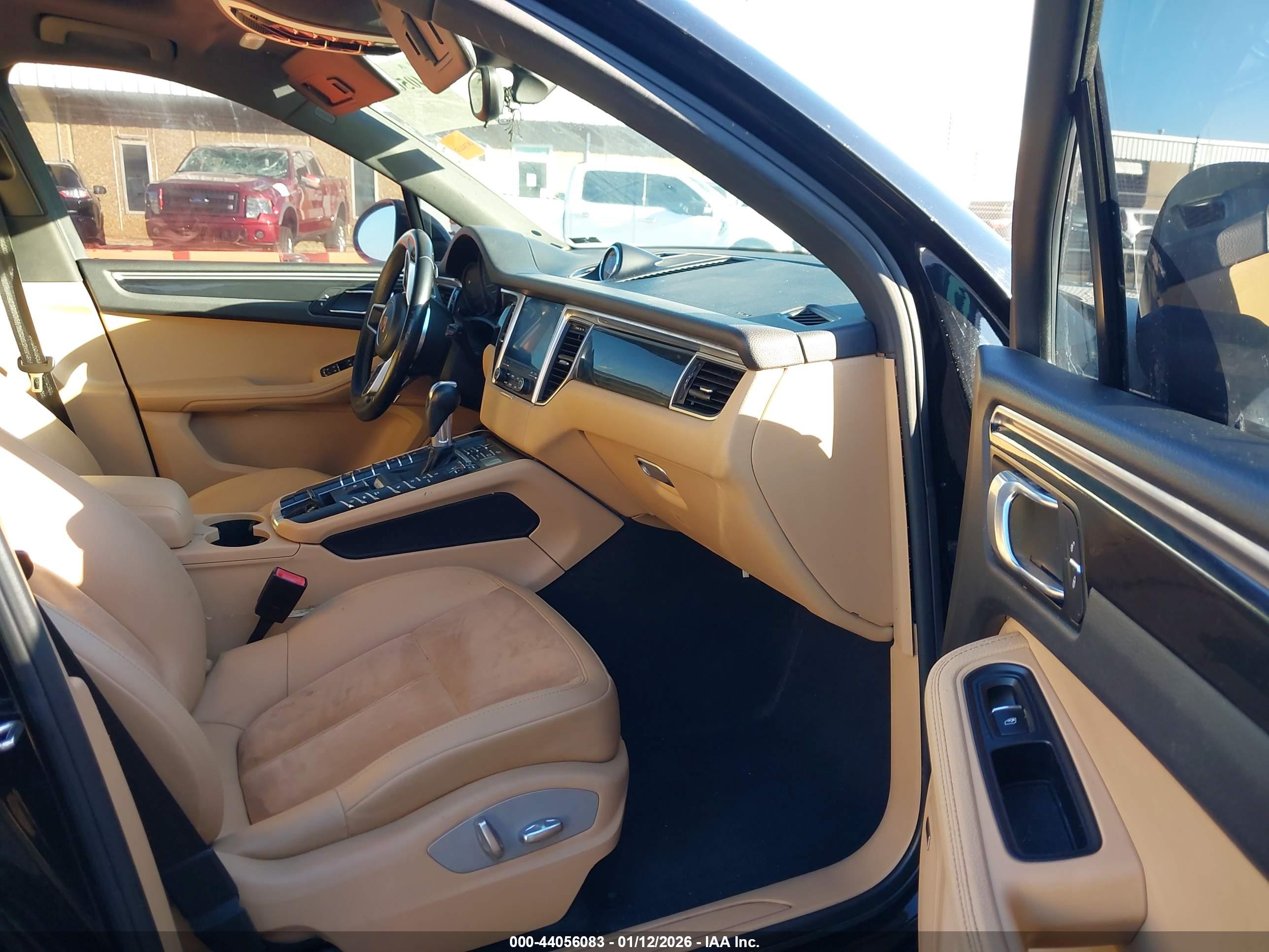 PORSCHE MACAN image 5