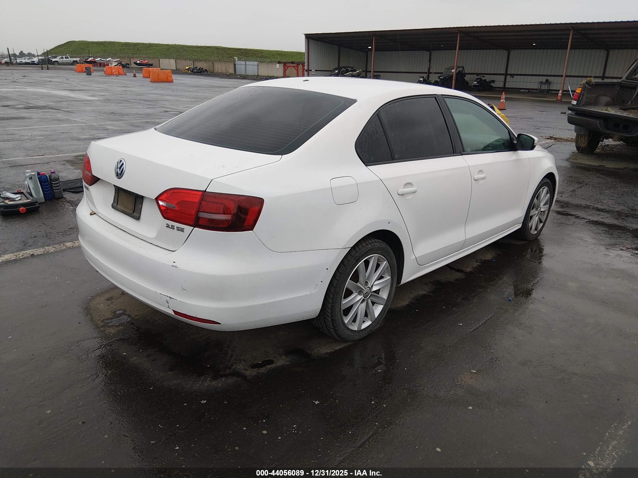 VOLKSWAGEN JETTA image 4