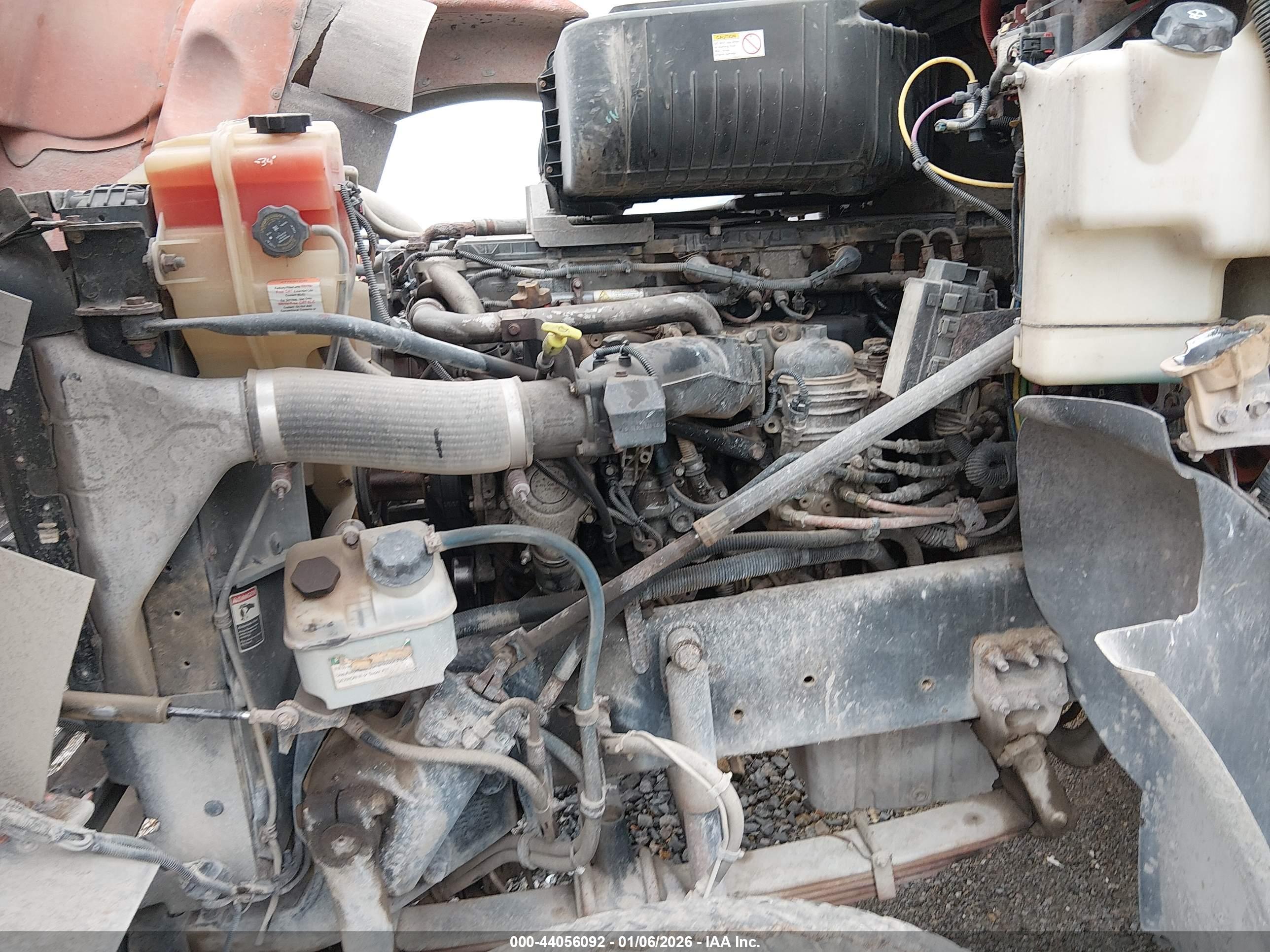 FREIGHTLINER SD122 image 10