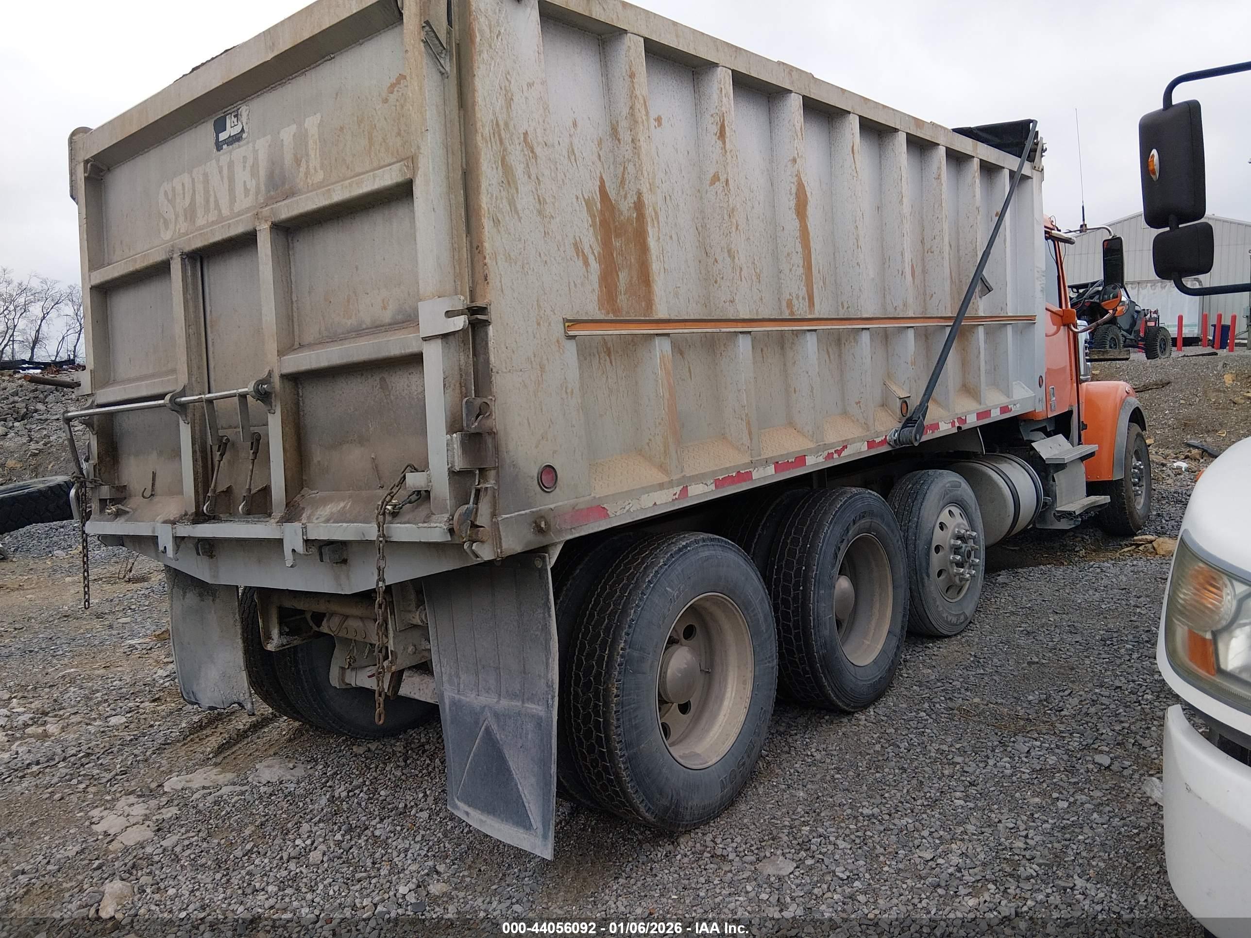 FREIGHTLINER SD122 image 4