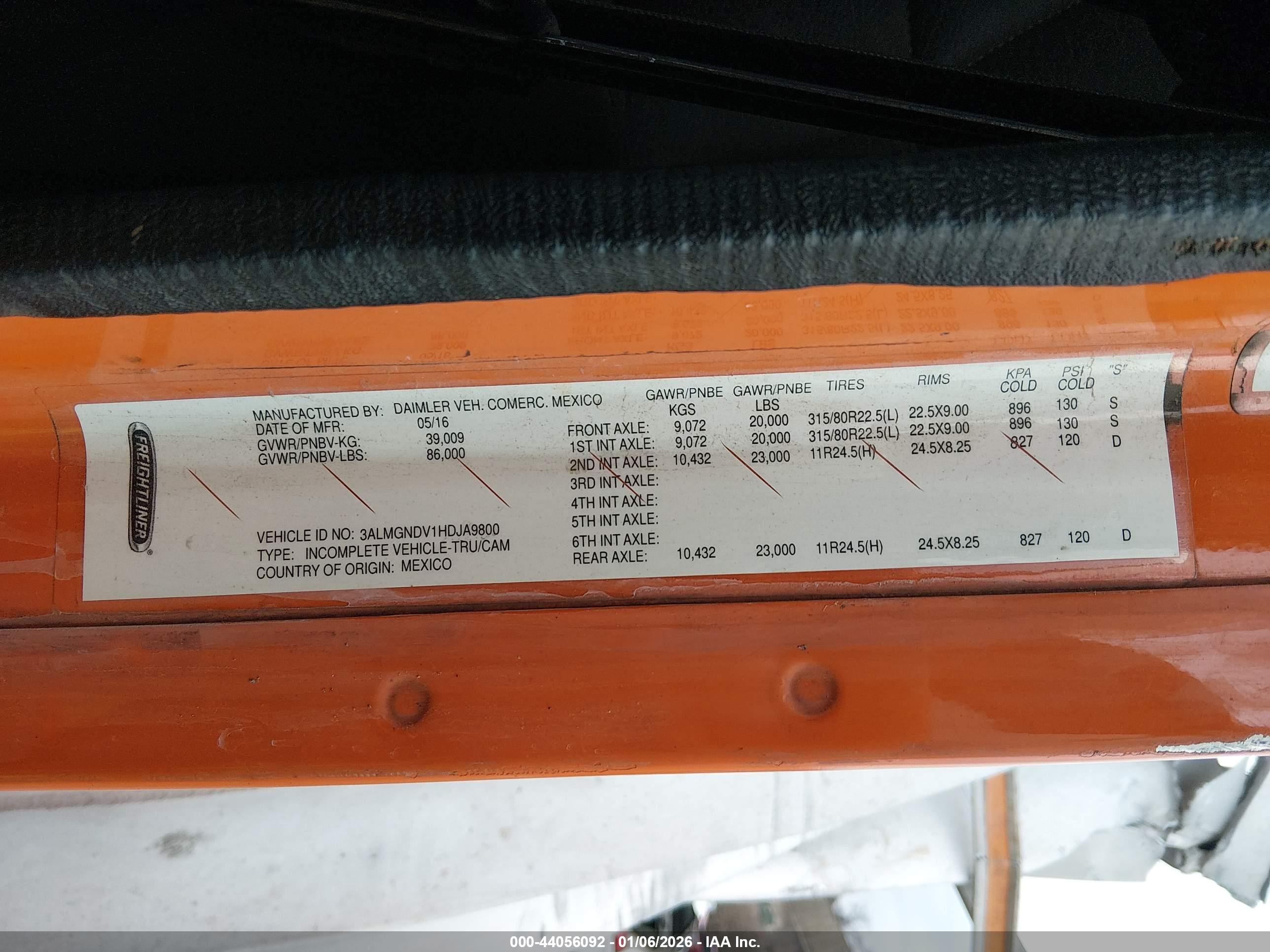FREIGHTLINER SD122 image 9