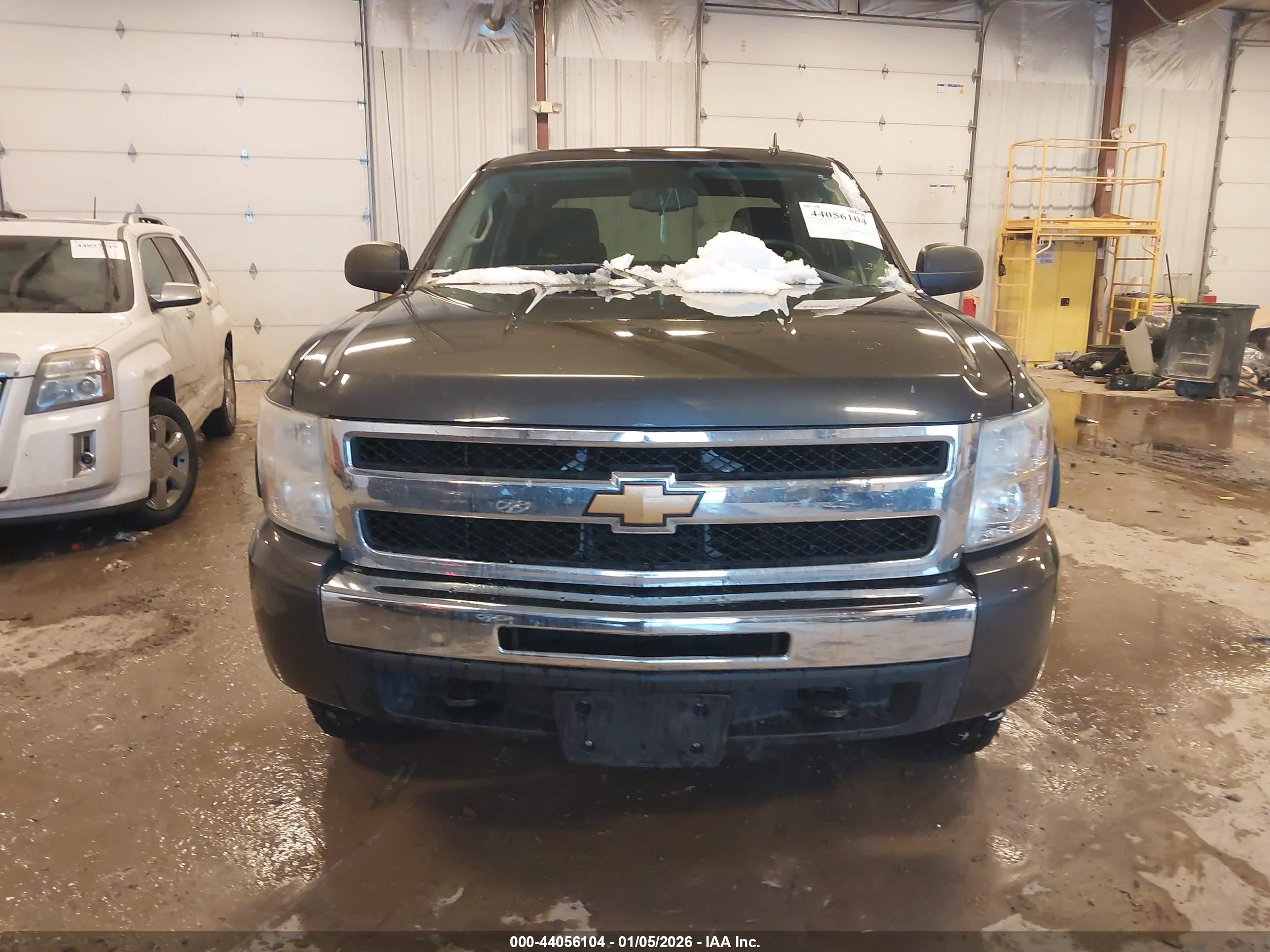CHEVROLET SILVERADO image 6
