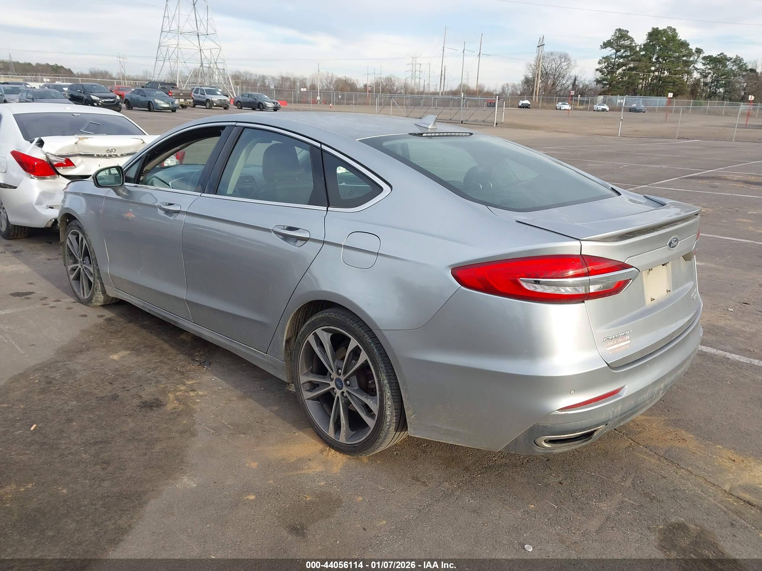 FORD FUSION image 3