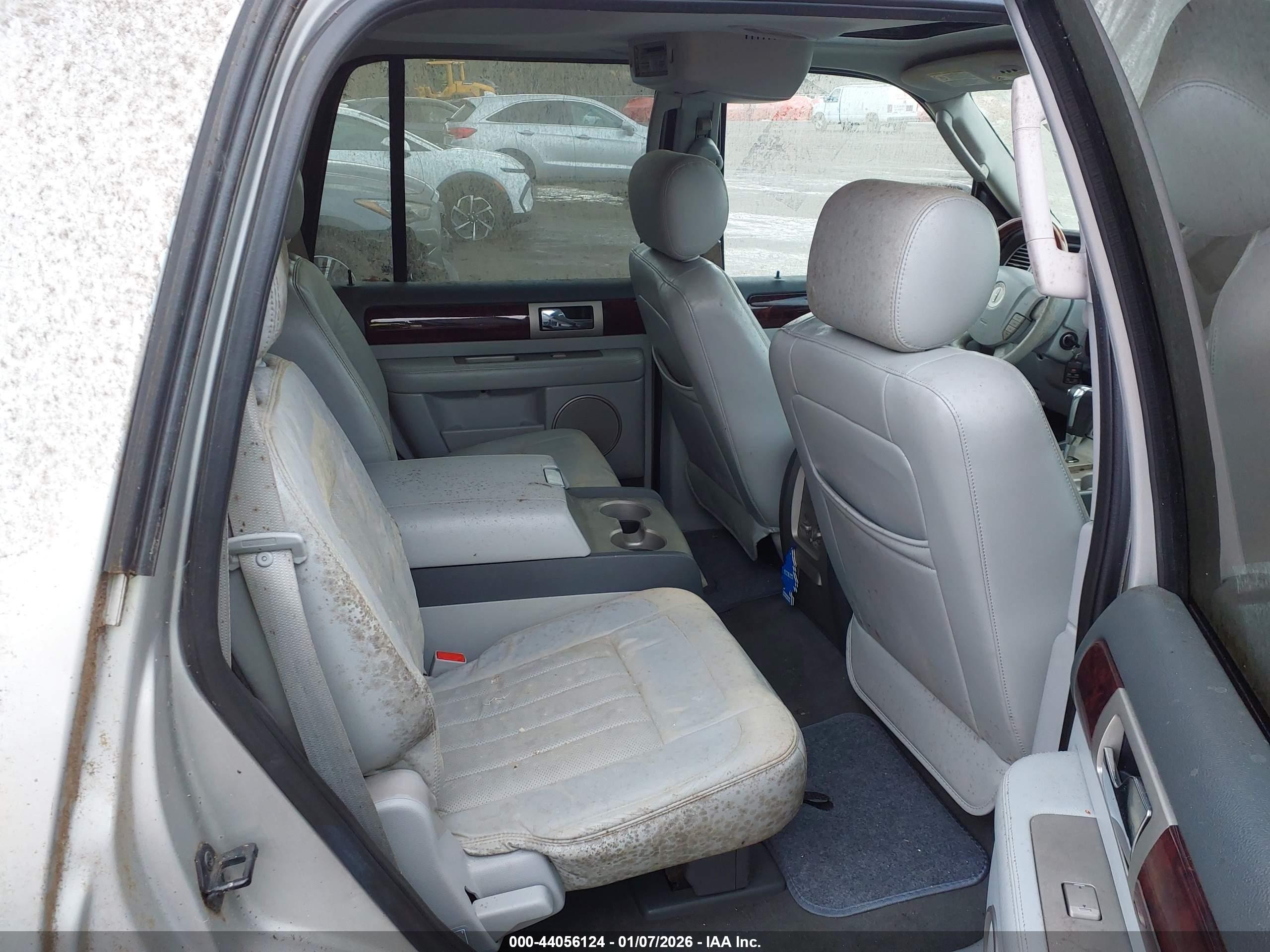 LINCOLN NAVIGATOR image 8