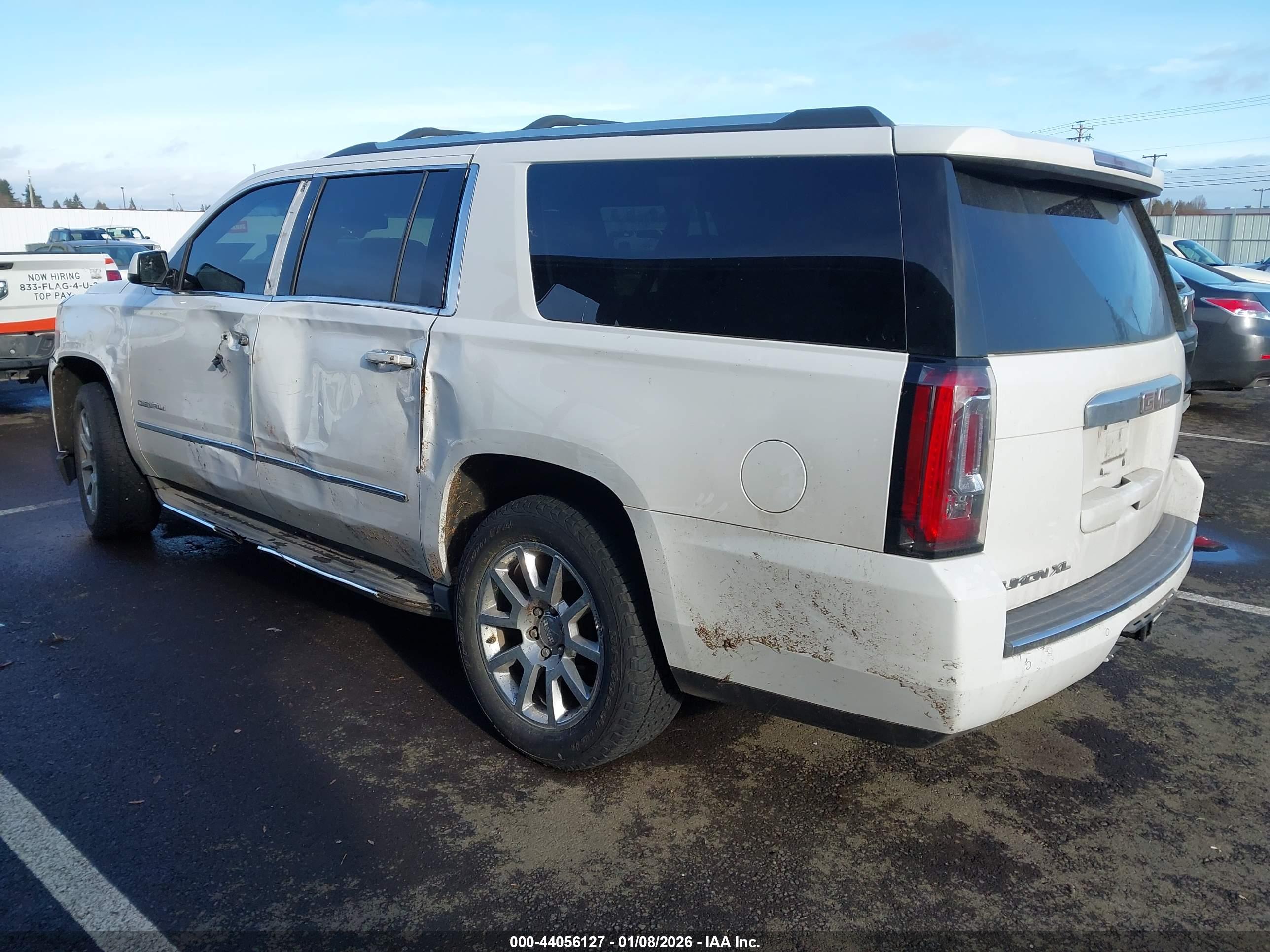GMC YUKON image 3