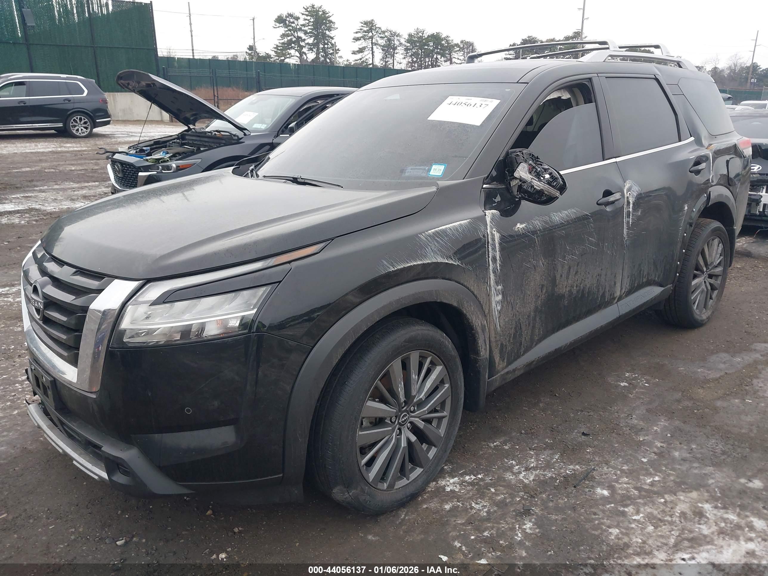 NISSAN PATHFINDER image 2