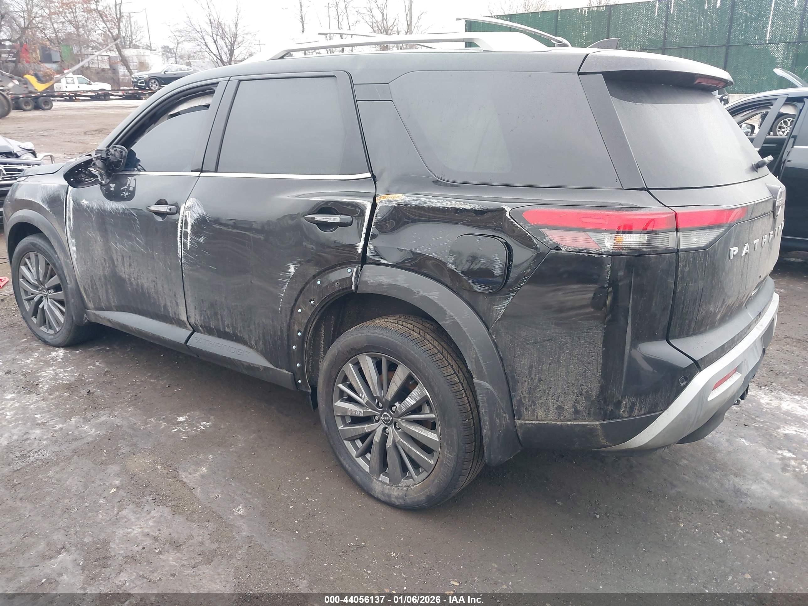 NISSAN PATHFINDER image 3