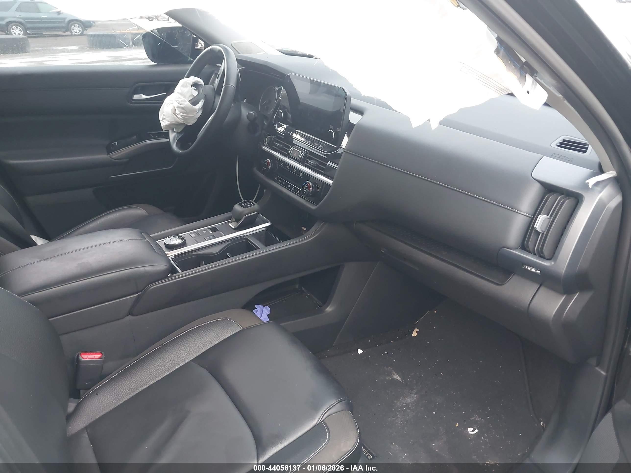 NISSAN PATHFINDER image 5