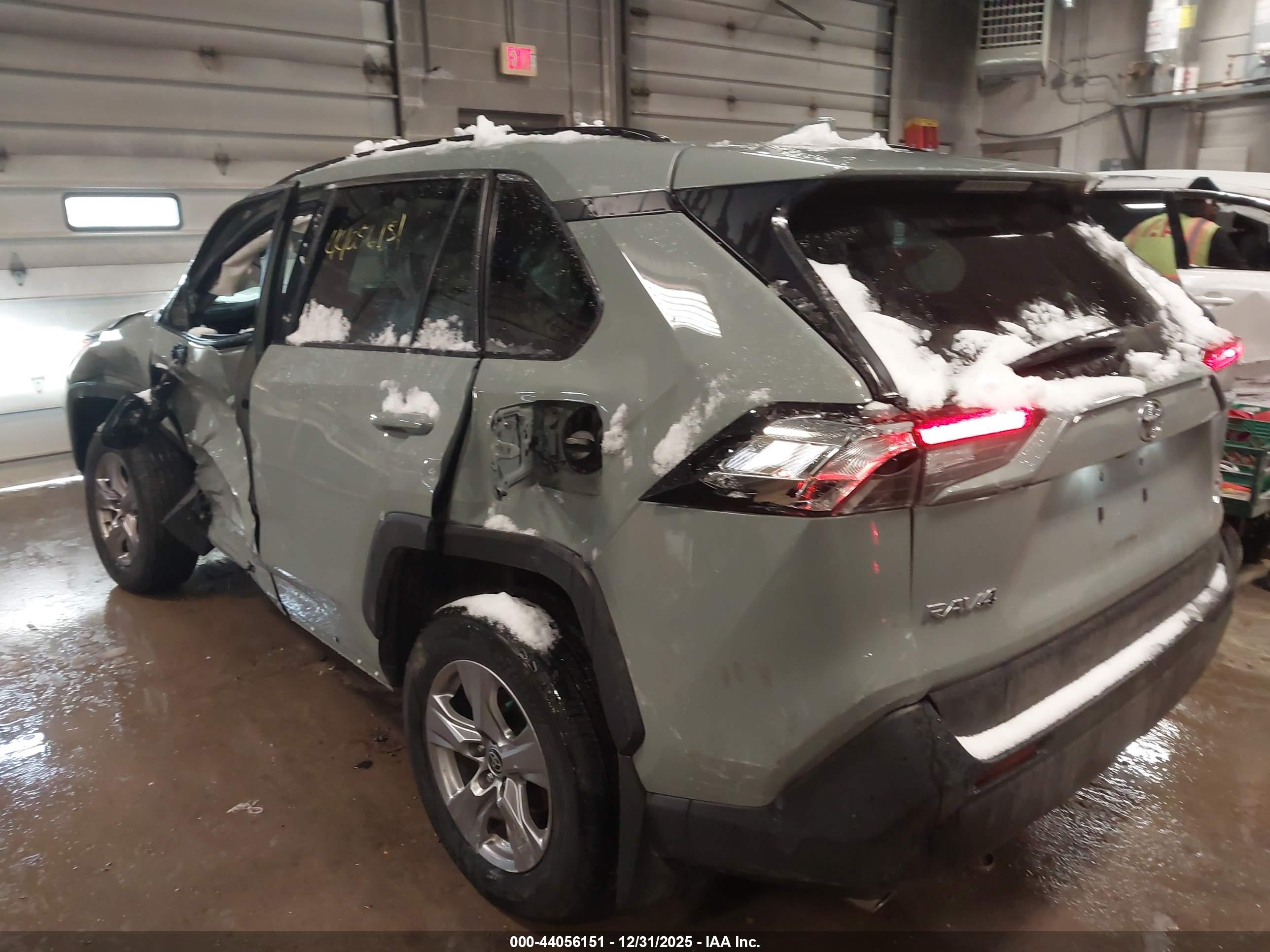 TOYOTA RAV4 image 3