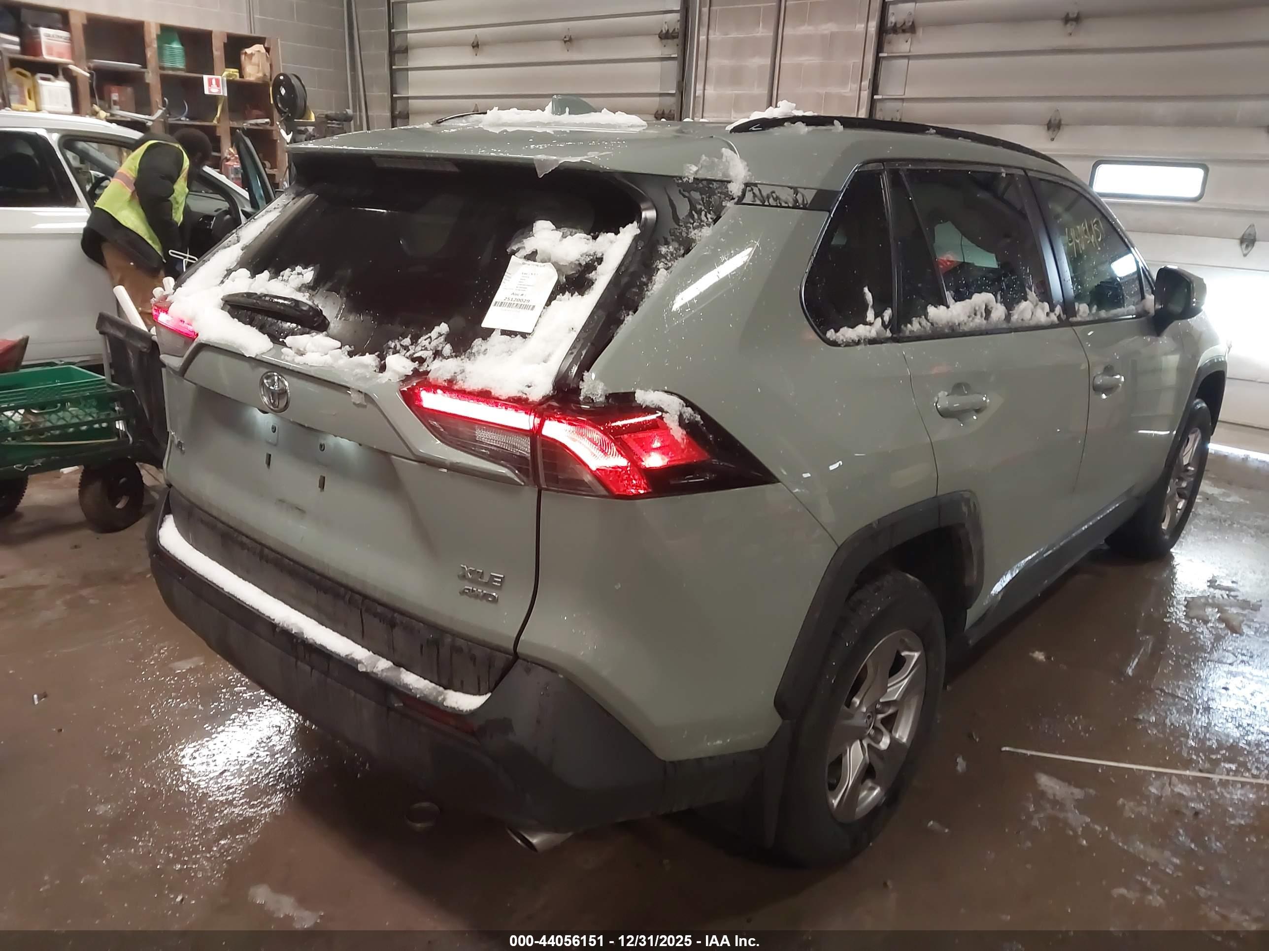 TOYOTA RAV4 image 4