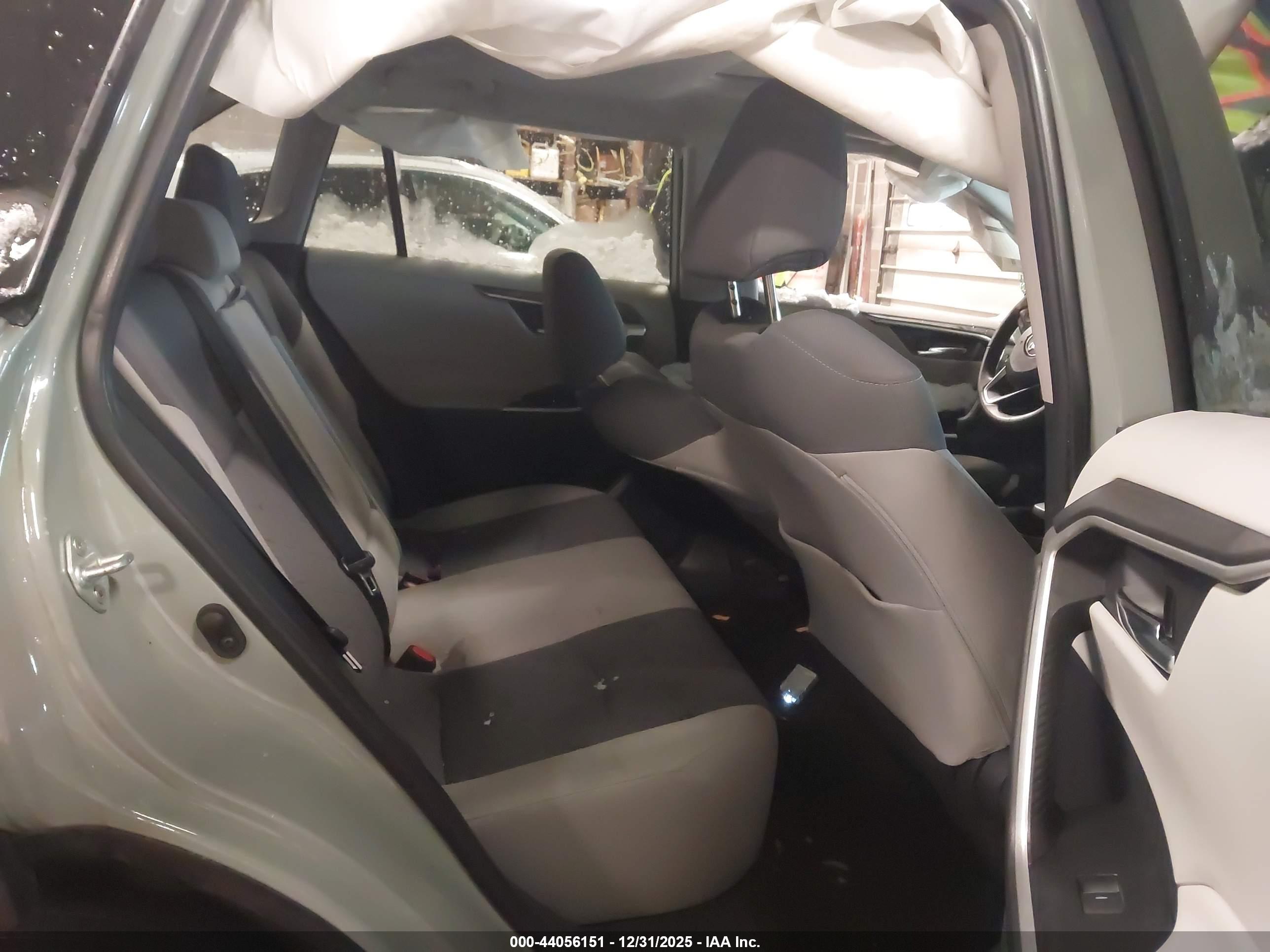 TOYOTA RAV4 image 8