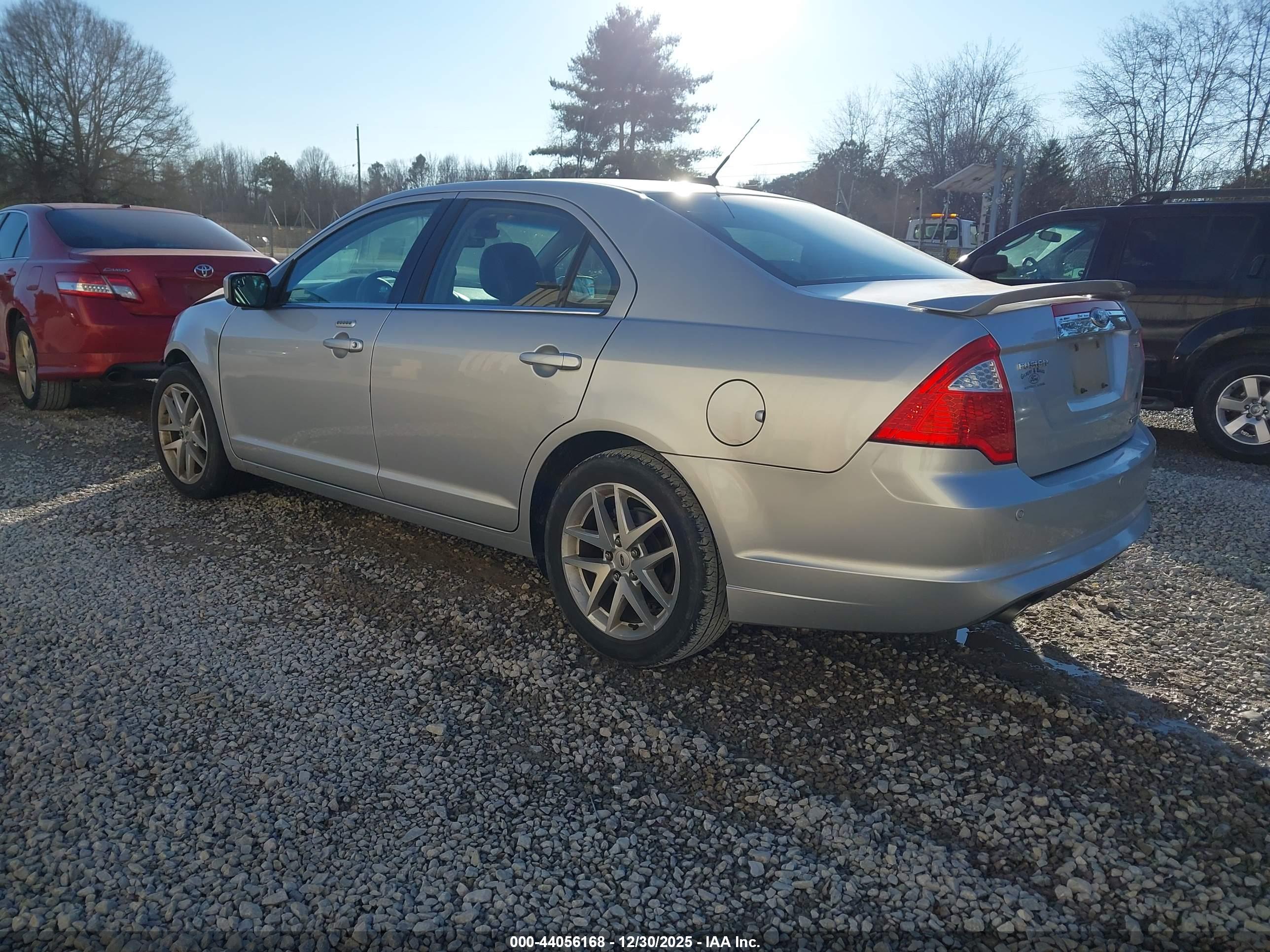 FORD FUSION image 3