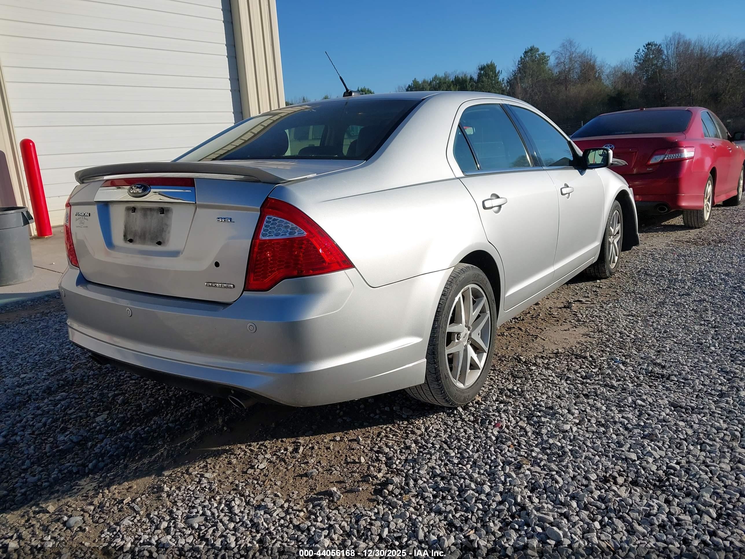 FORD FUSION image 4