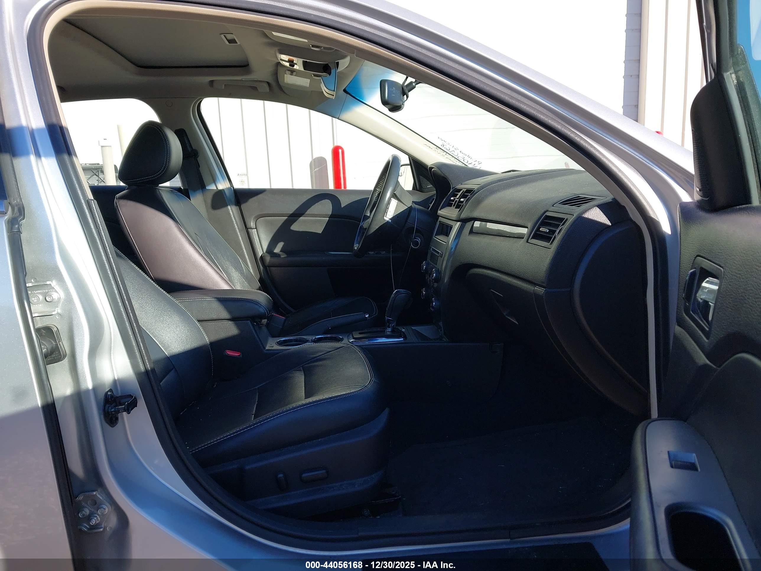 FORD FUSION image 5