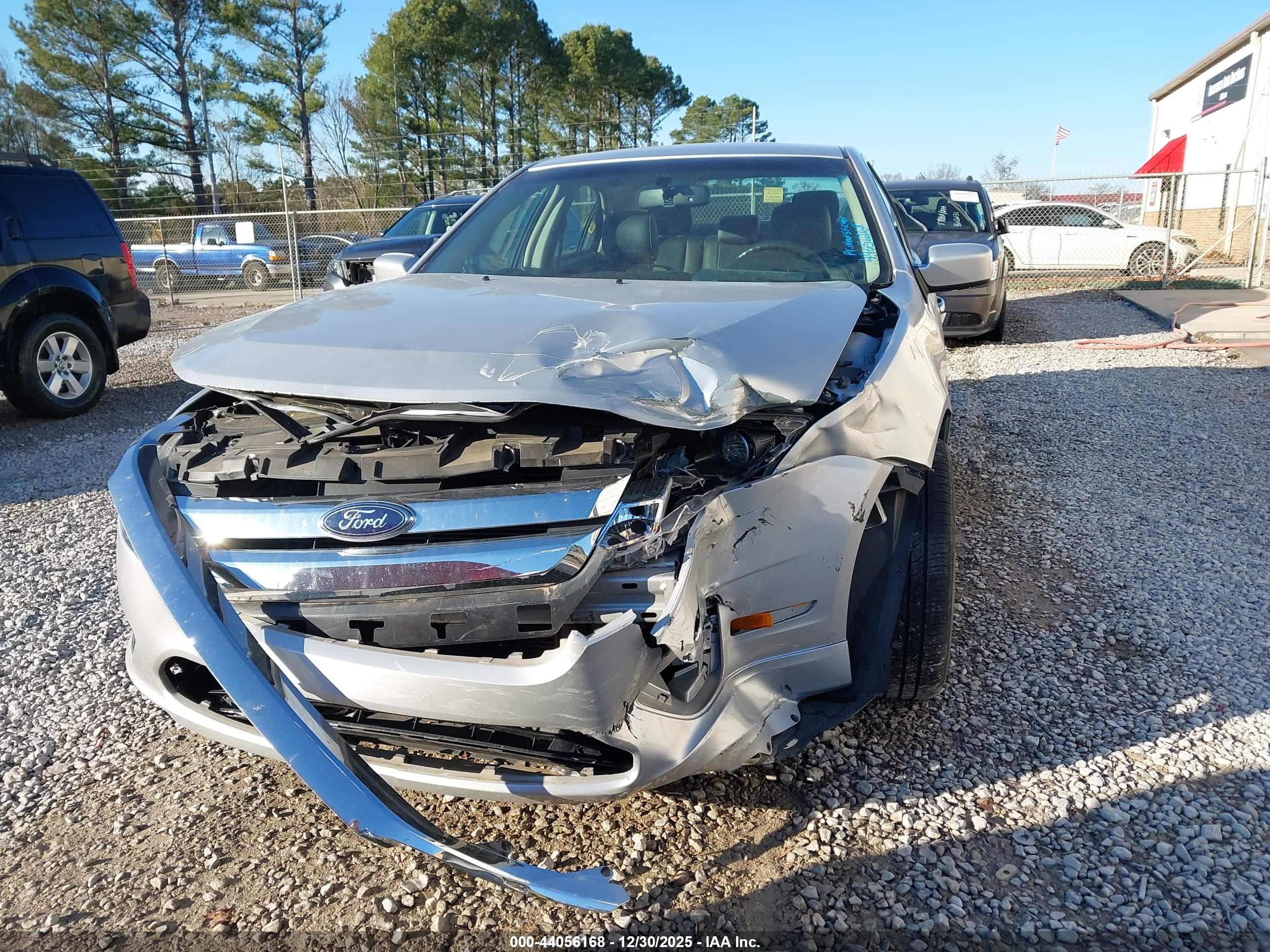 FORD FUSION image 6