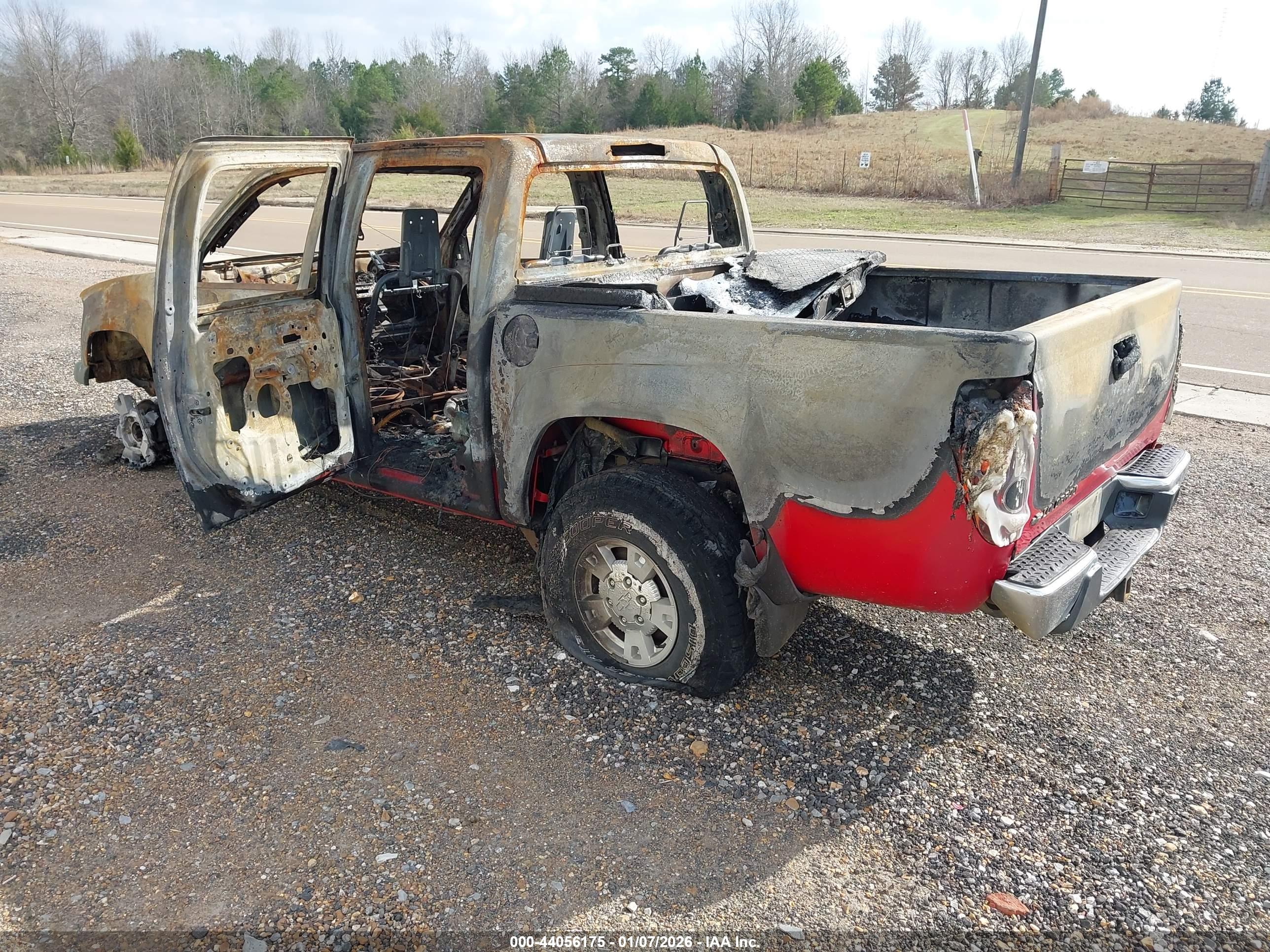 CHEVROLET COLORADO image 3