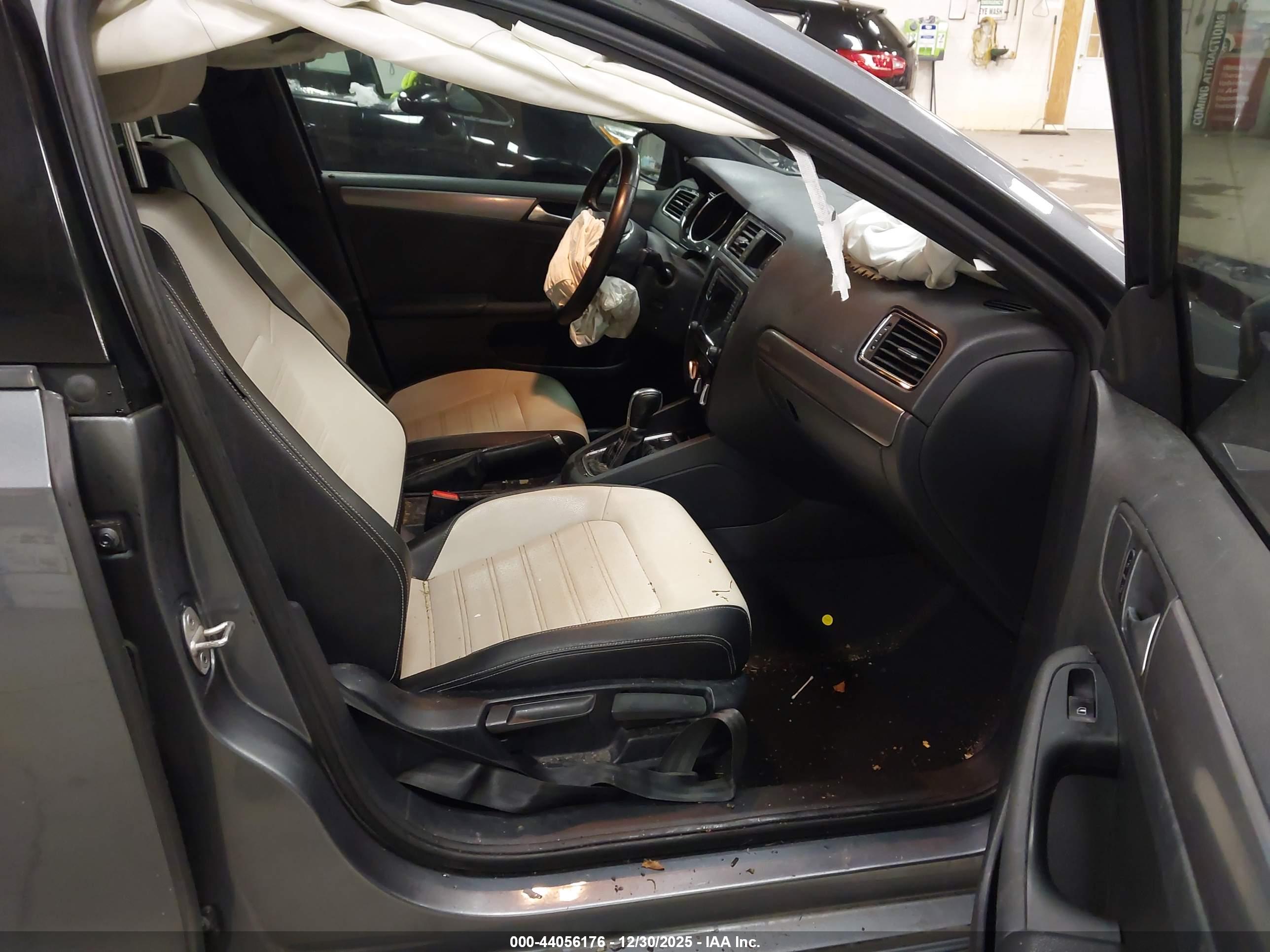 VOLKSWAGEN JETTA image 5
