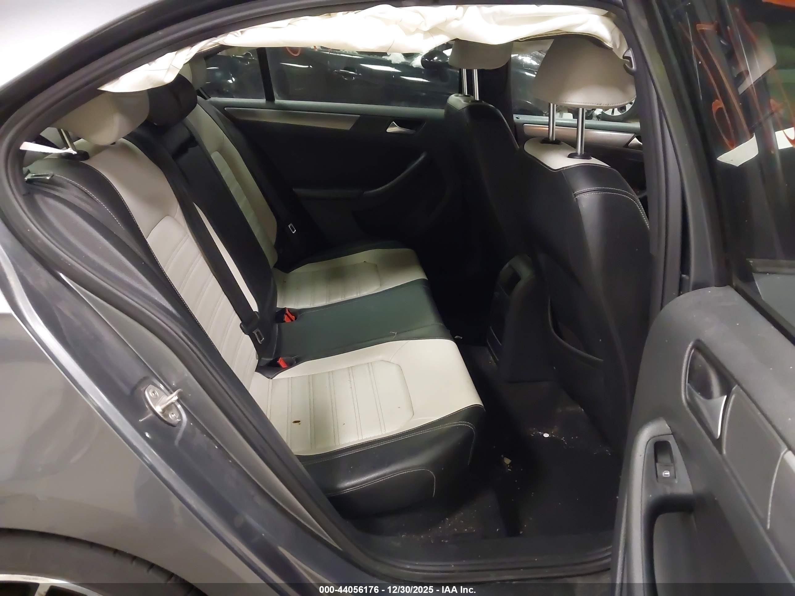 VOLKSWAGEN JETTA image 8