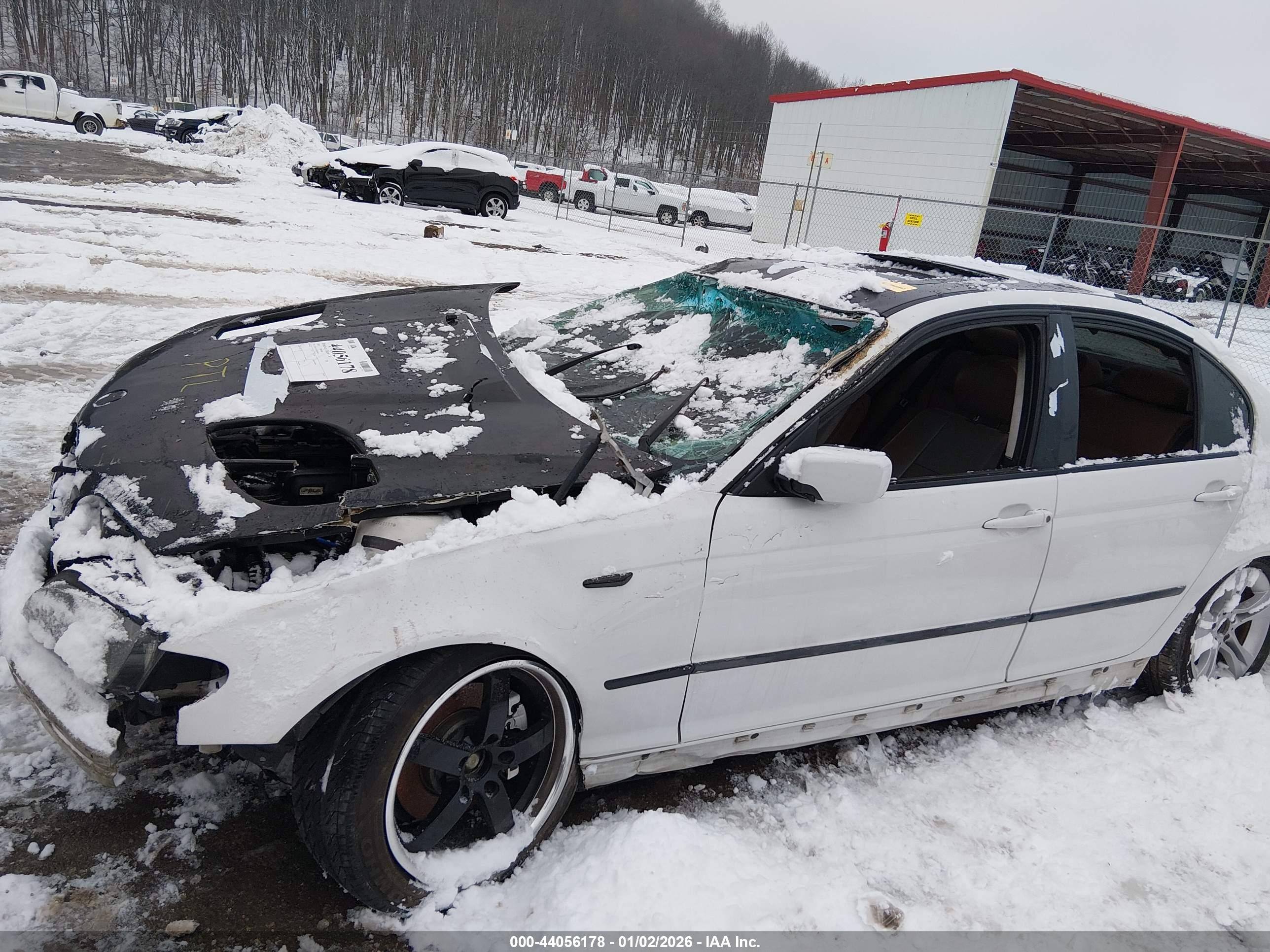 BMW 325I image 6