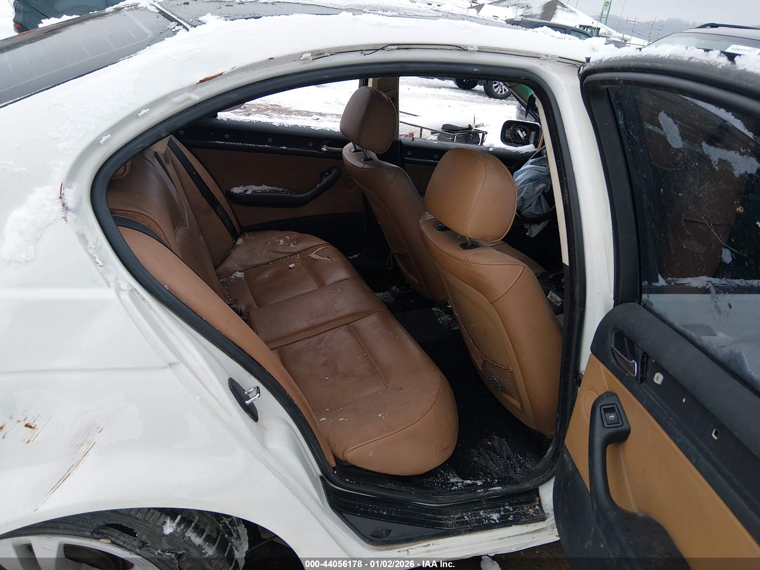 BMW 325I image 8