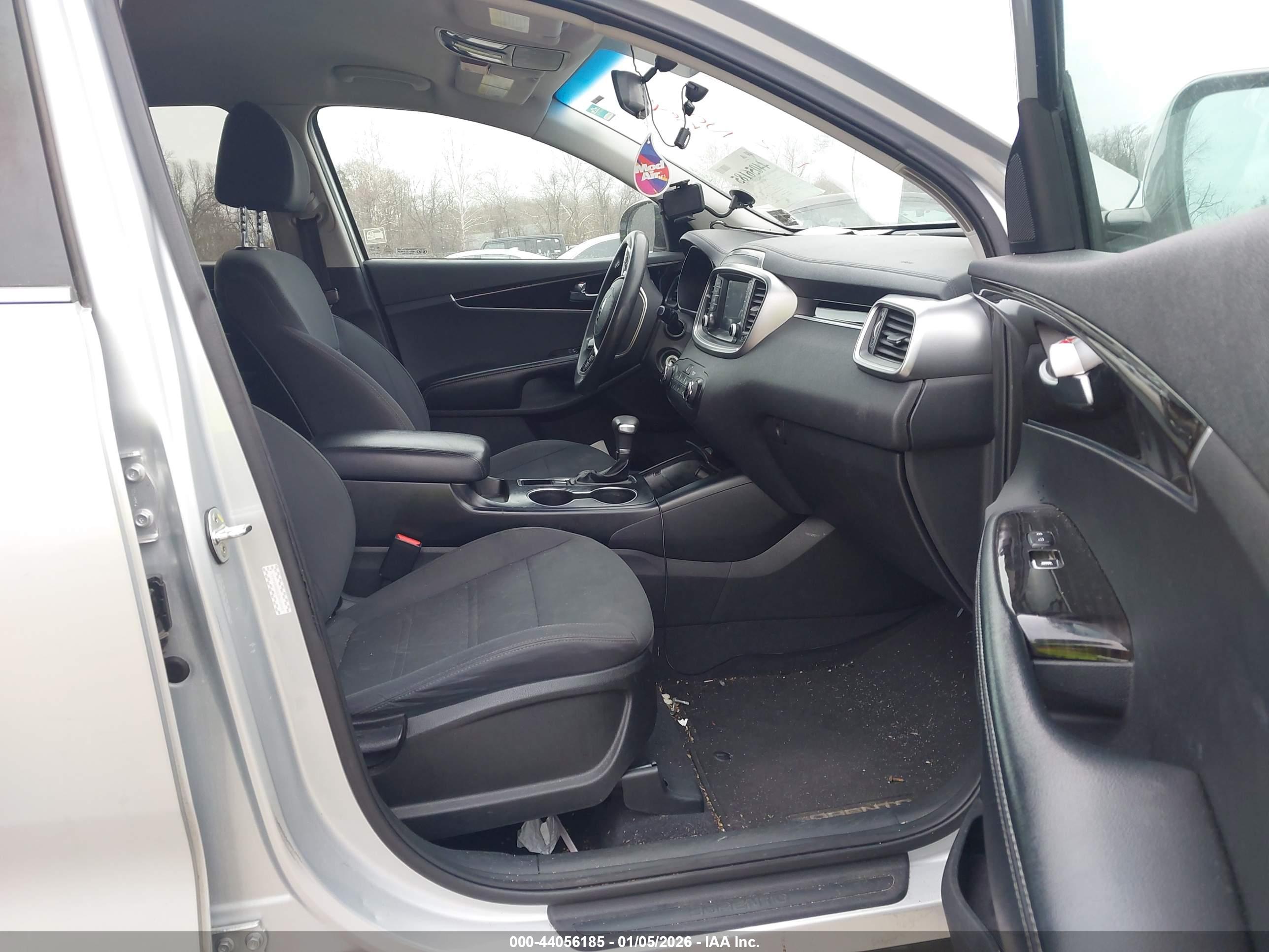 KIA SORENTO image 5