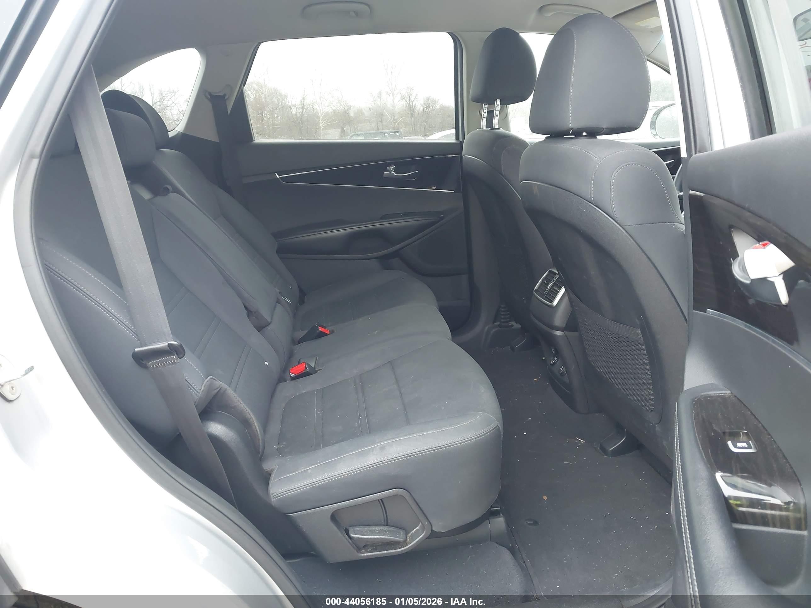 KIA SORENTO image 8