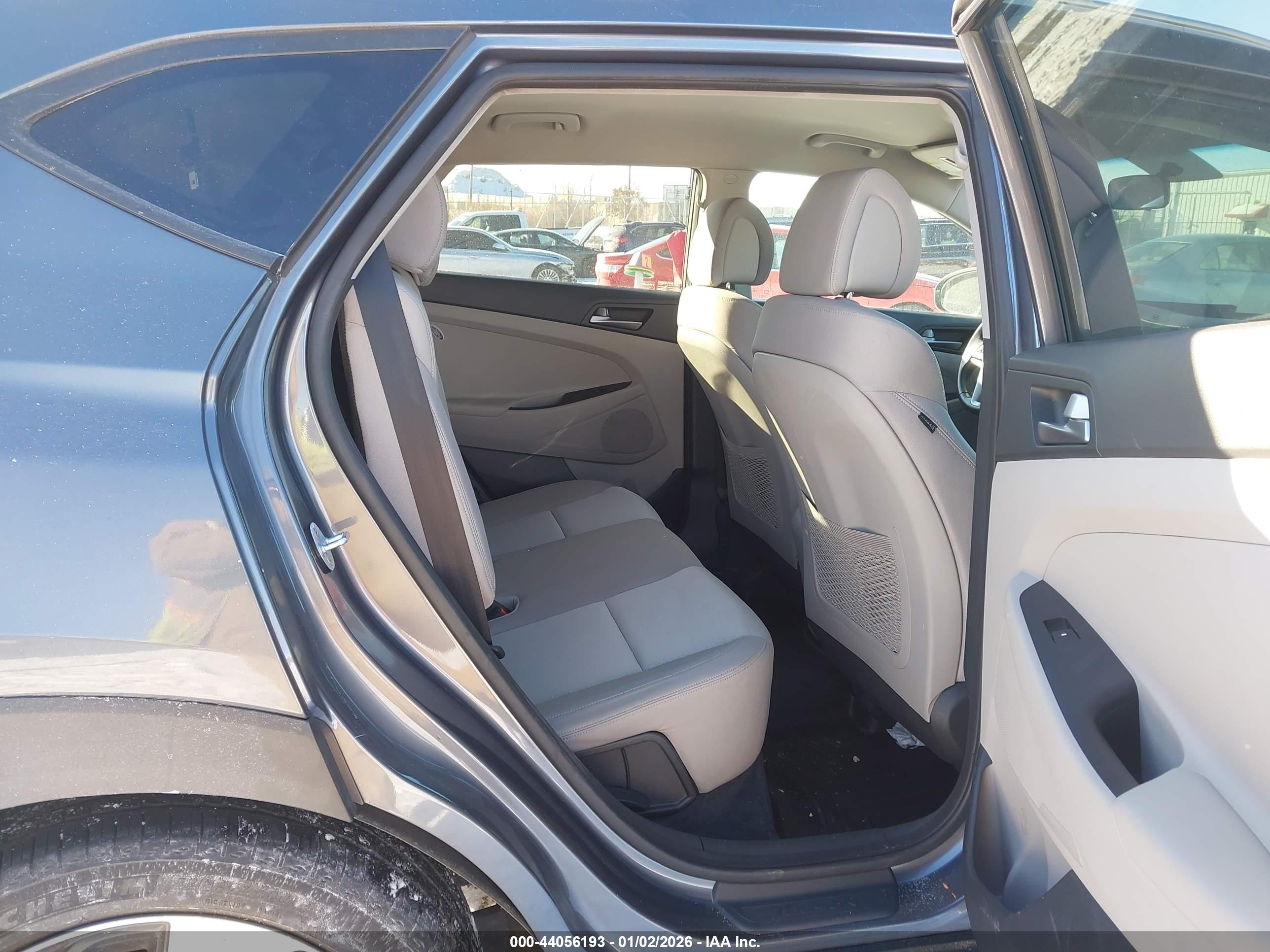 HYUNDAI TUCSON image 8