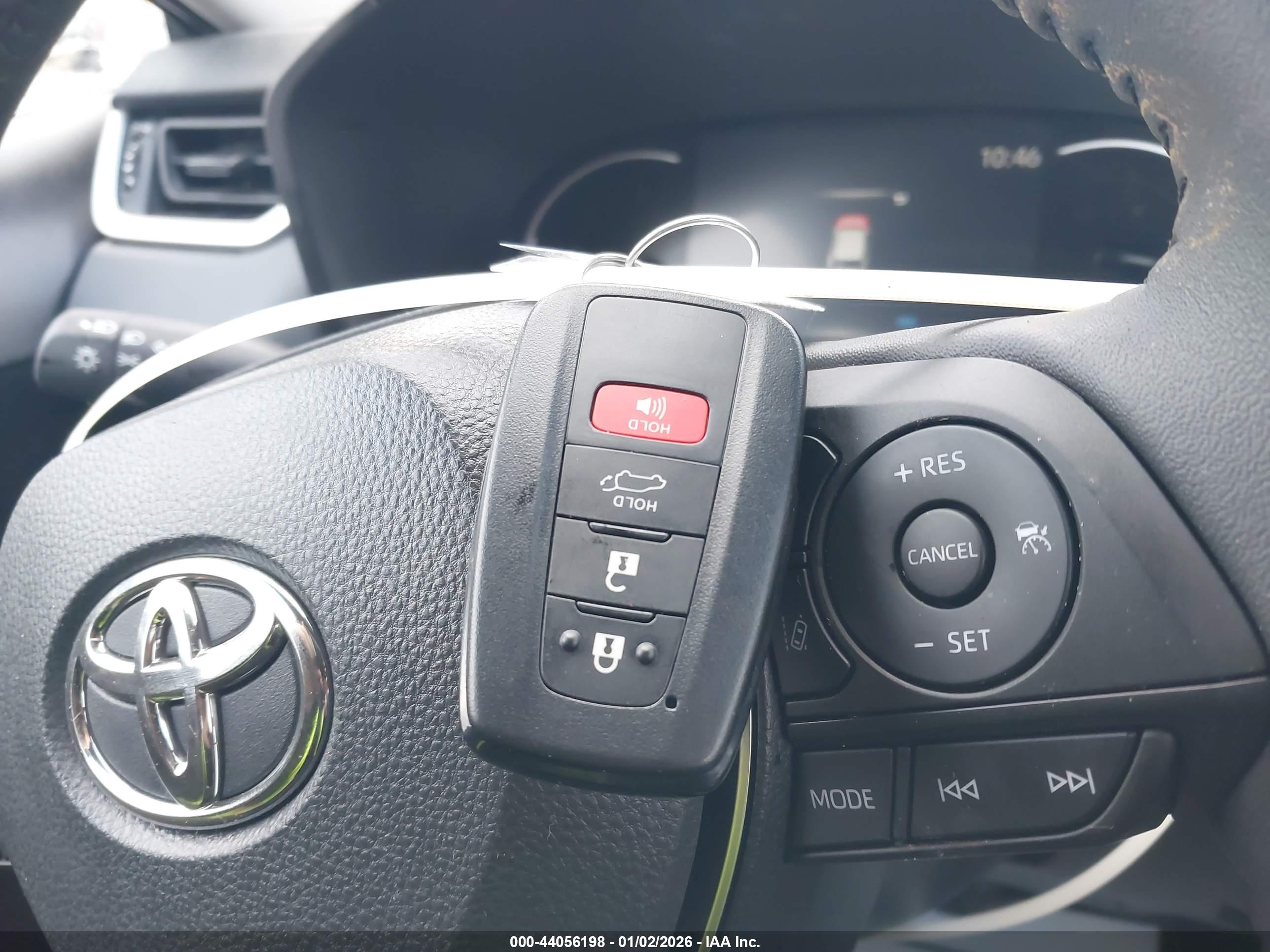 TOYOTA RAV4 image 11