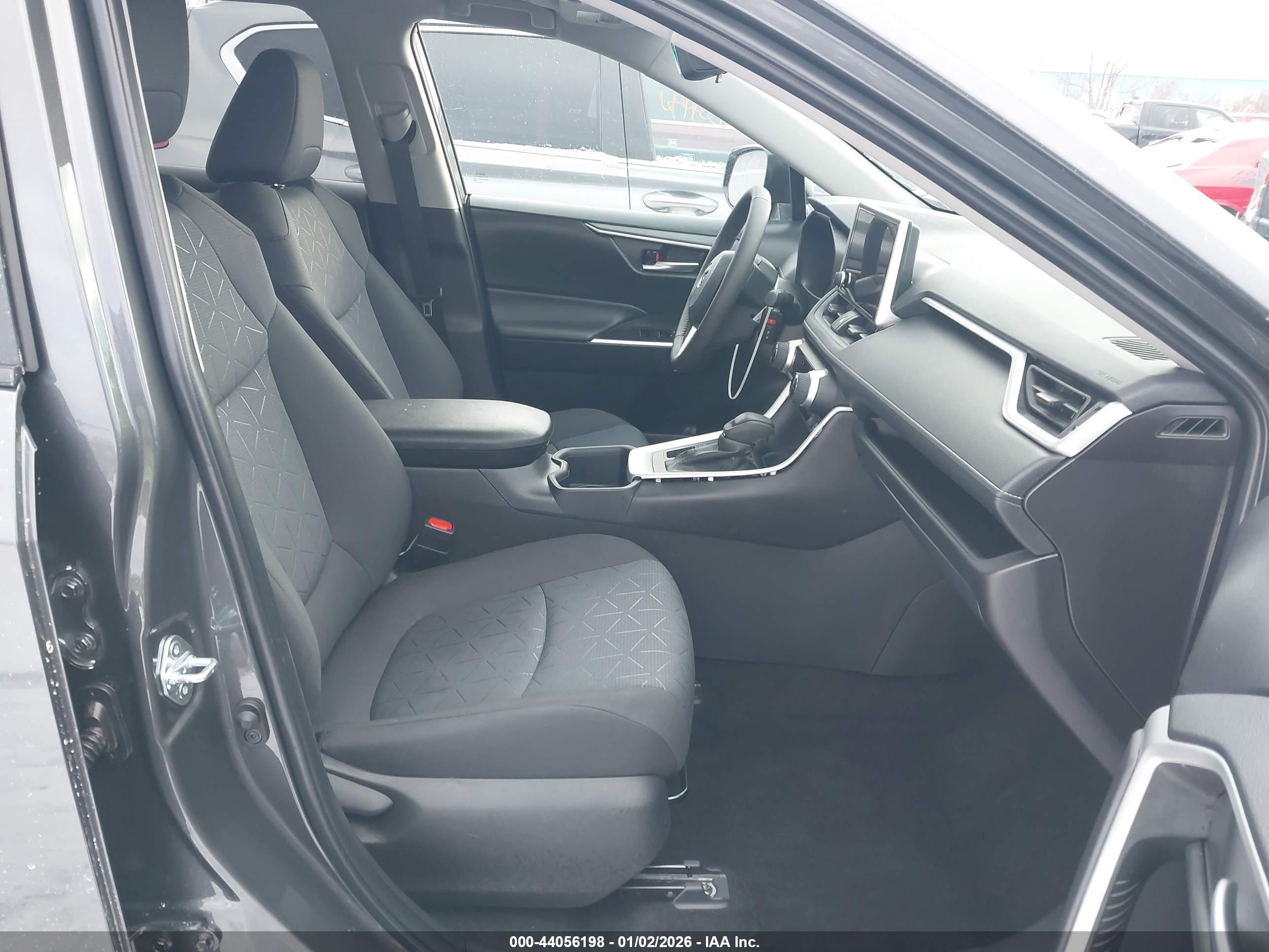 TOYOTA RAV4 image 5
