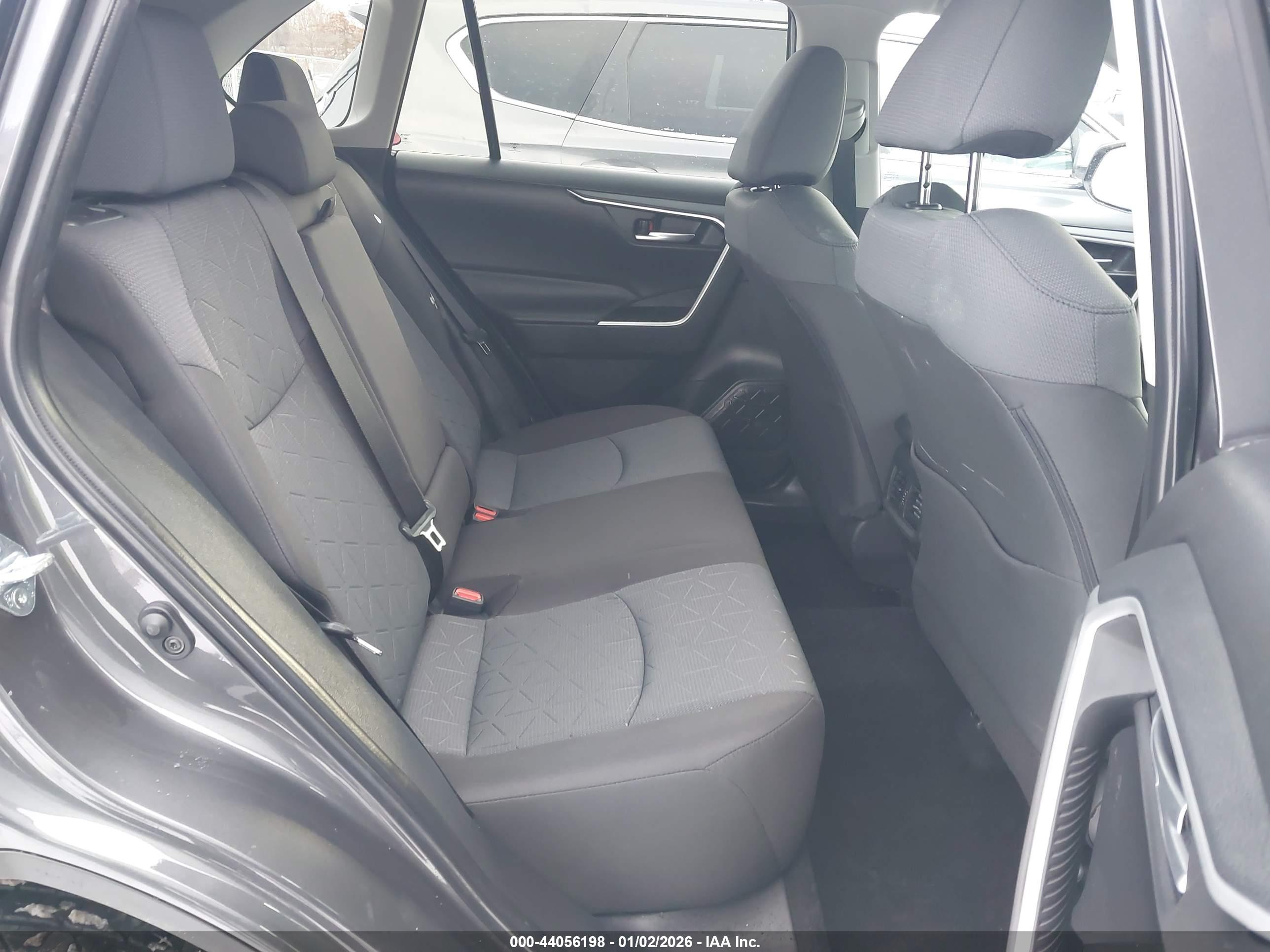 TOYOTA RAV4 image 8