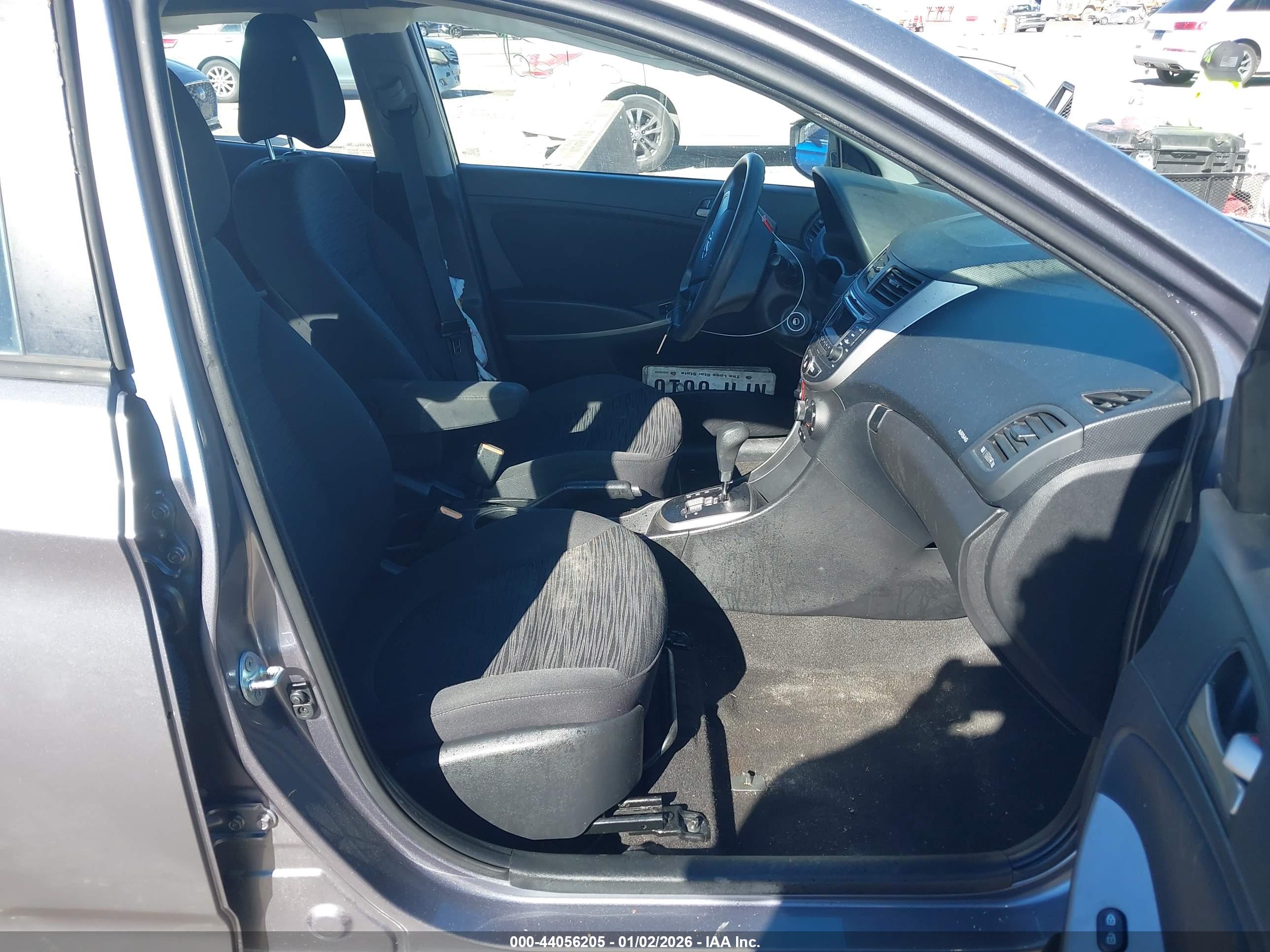 HYUNDAI ACCENT image 5