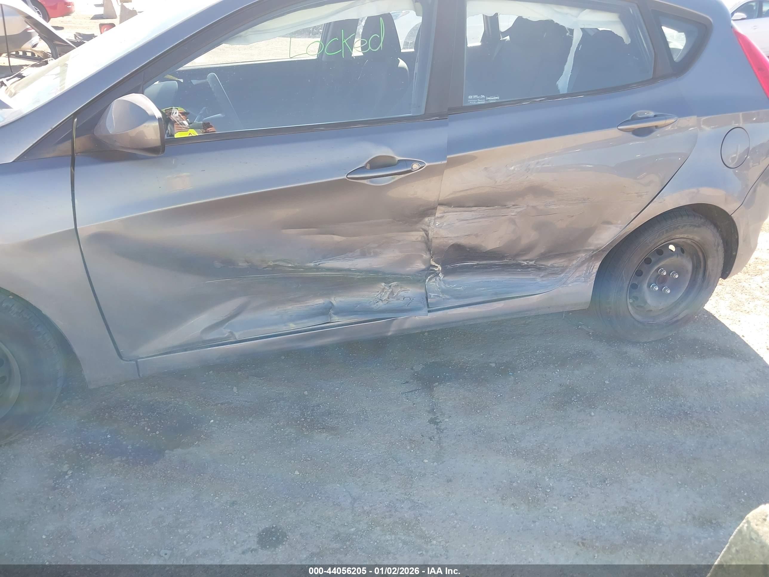 HYUNDAI ACCENT image 6