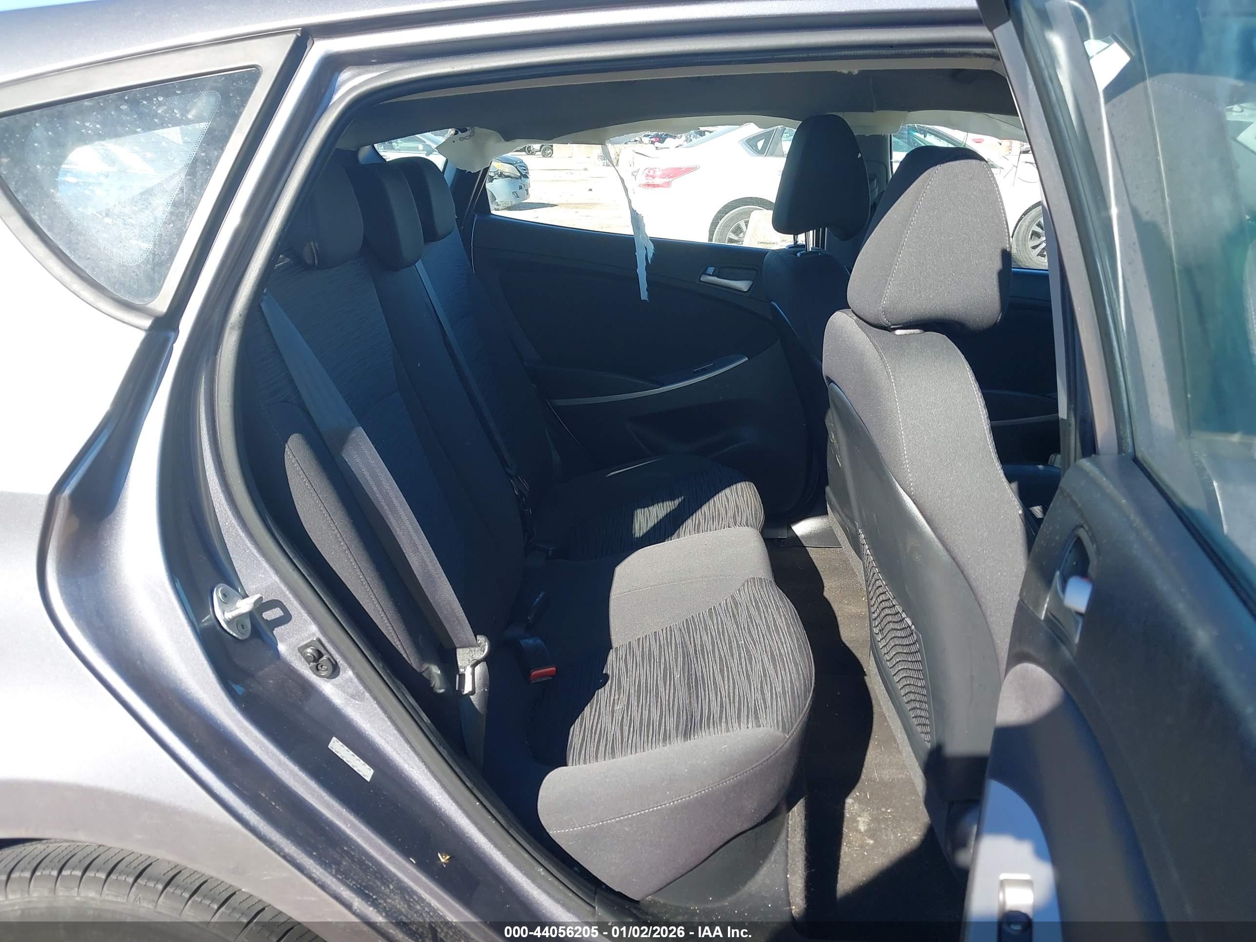 HYUNDAI ACCENT image 8