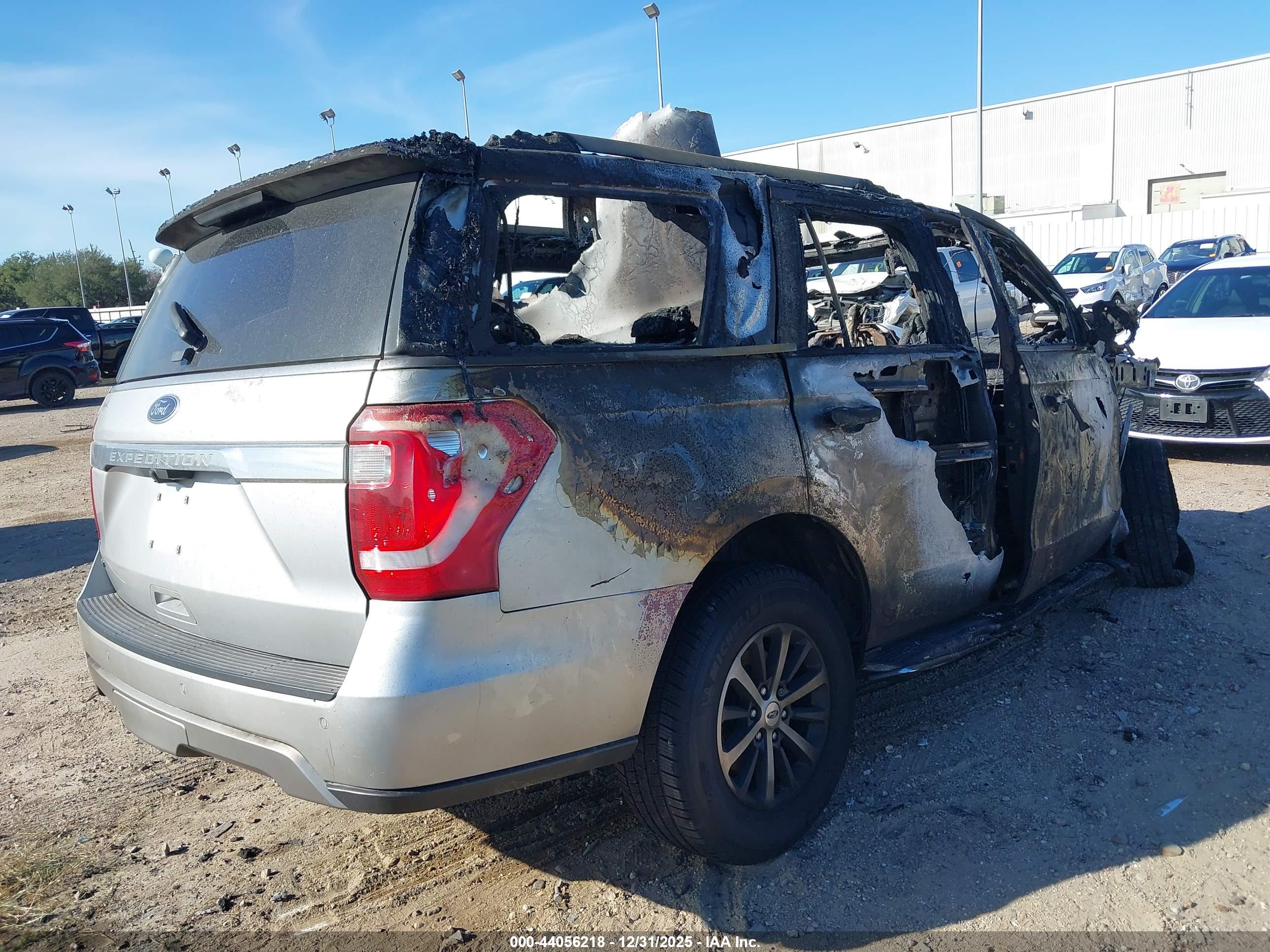 FORD EXPEDITION image 4
