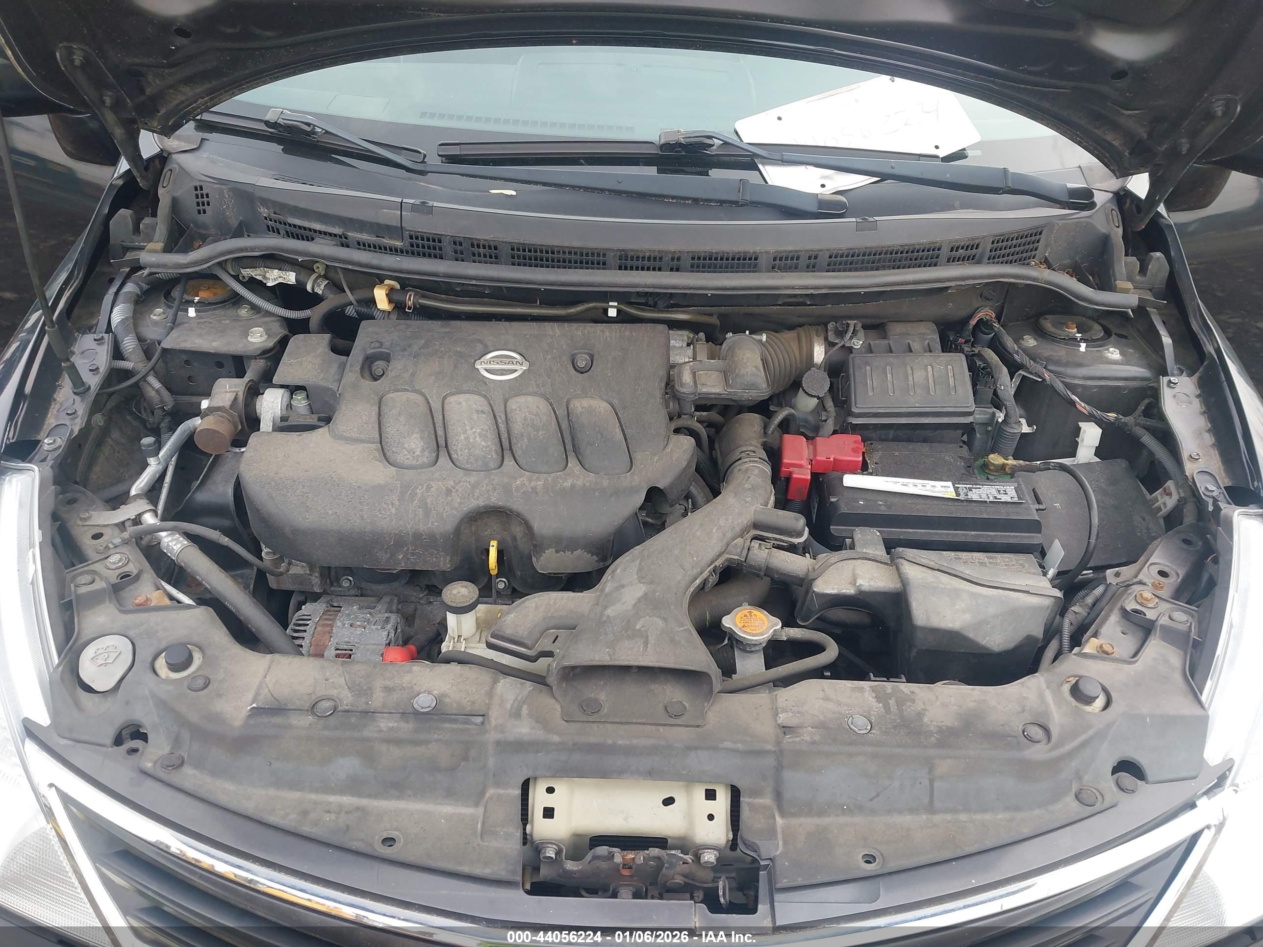 NISSAN VERSA image 10