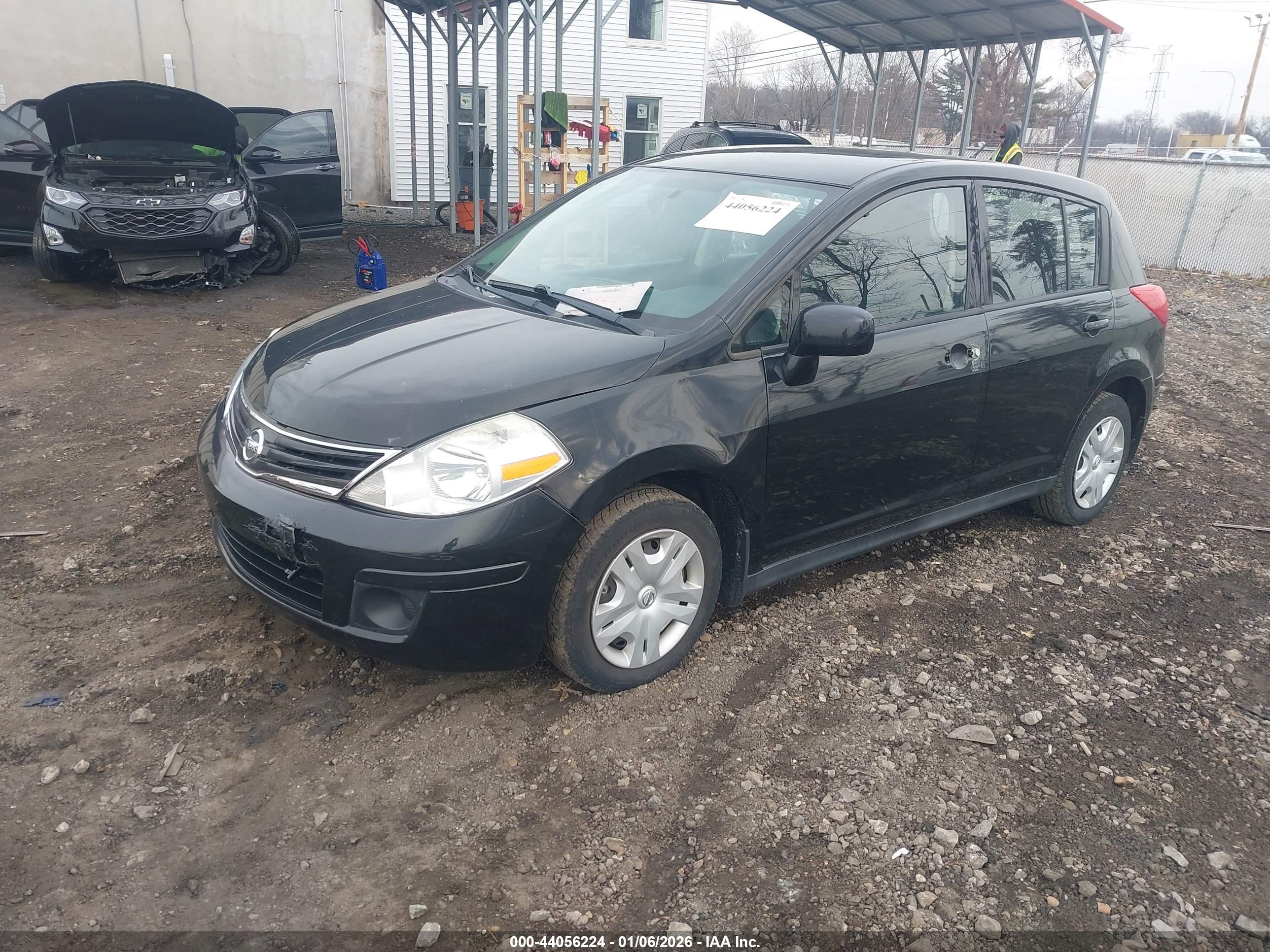 NISSAN VERSA image 2