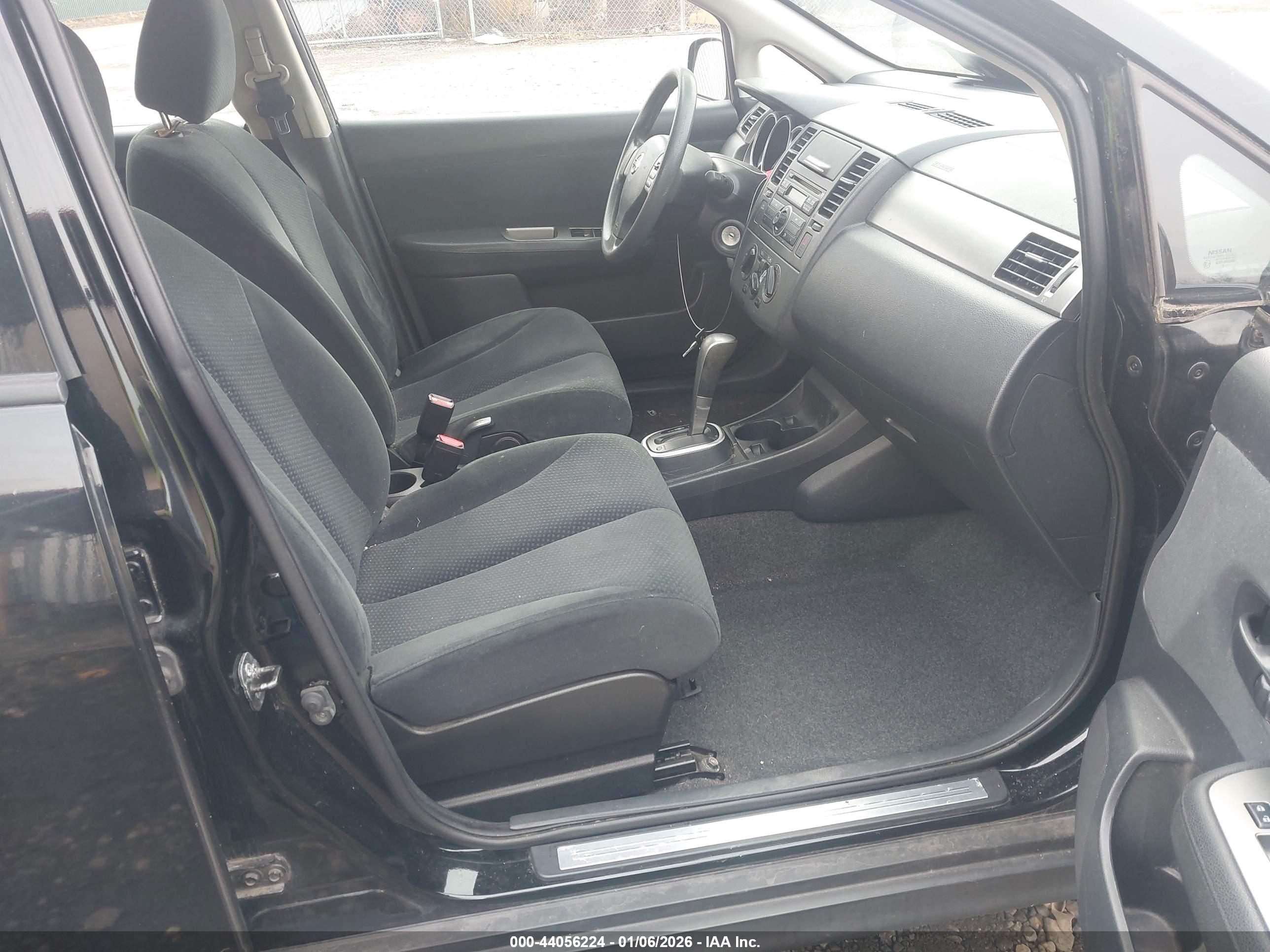 NISSAN VERSA image 5