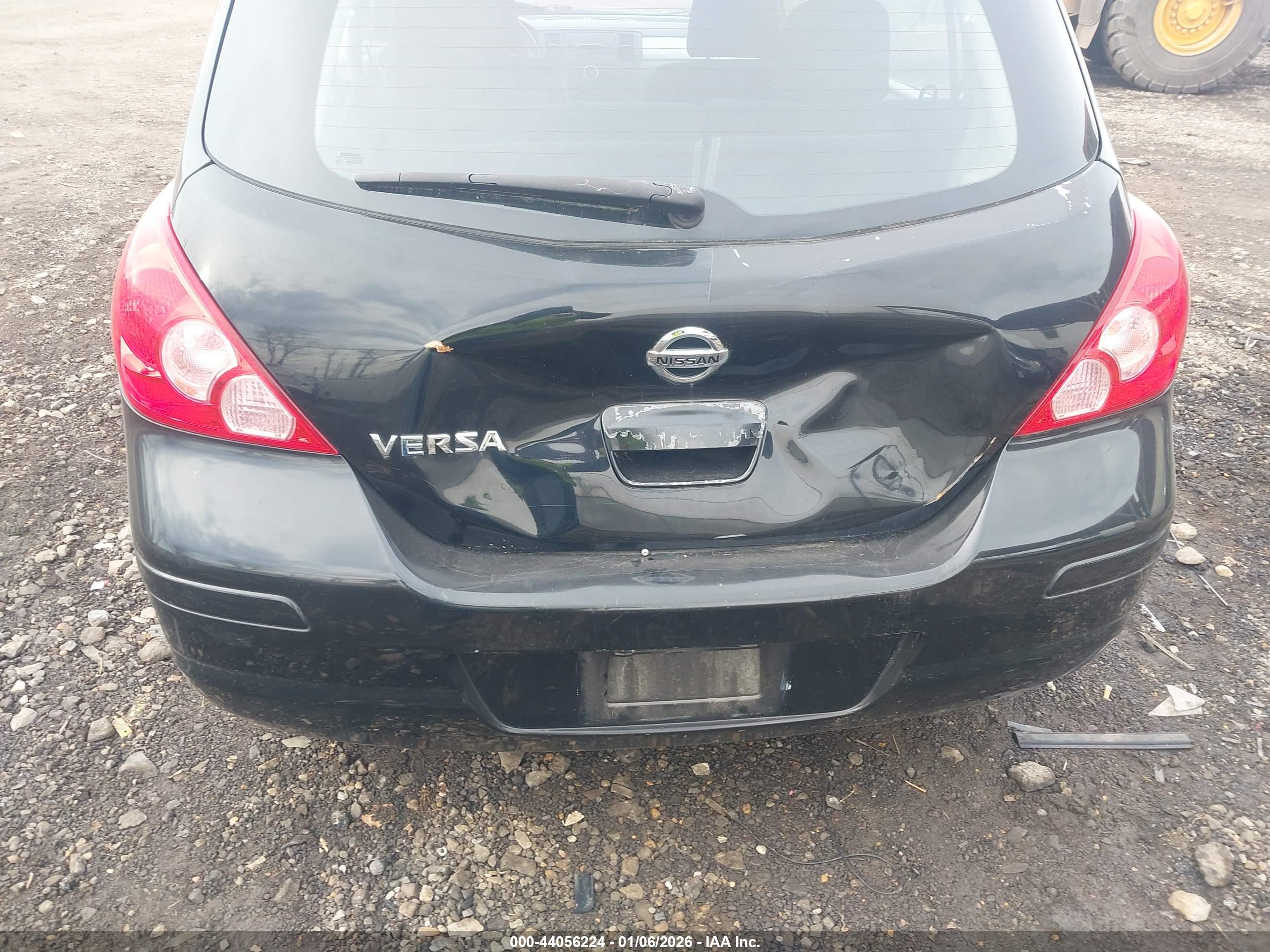NISSAN VERSA image 6